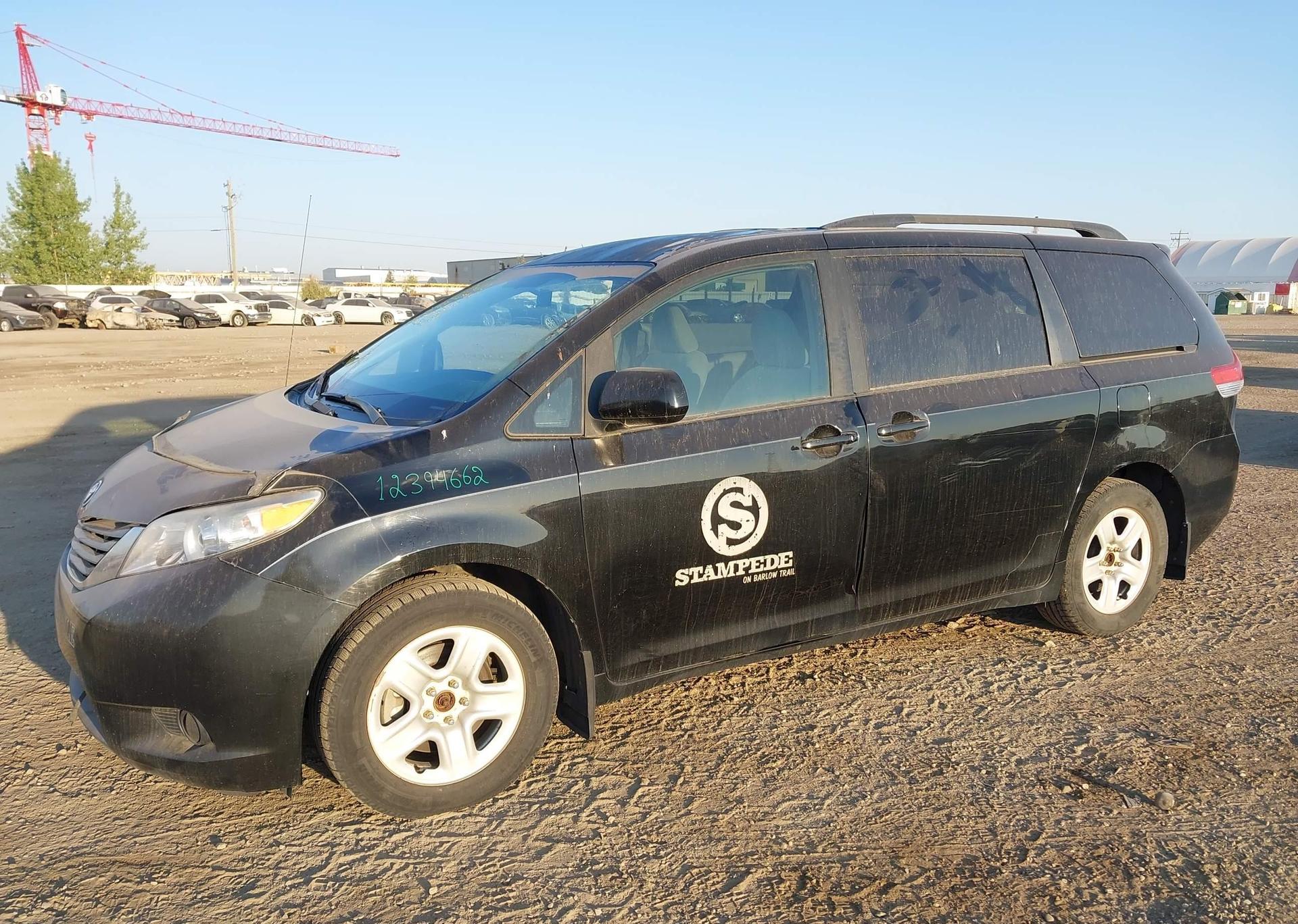 2011 TOYOTA SIENNA LE