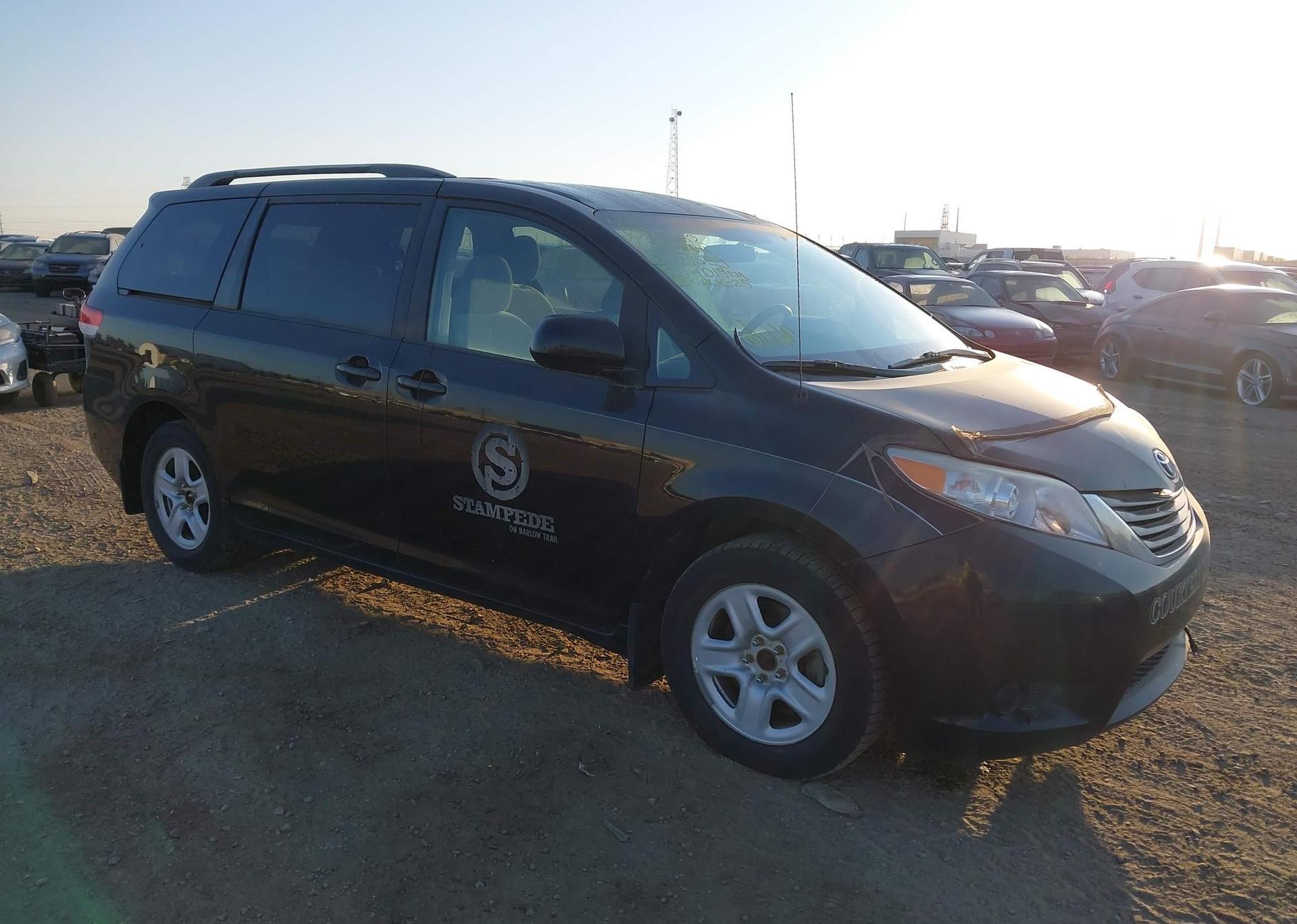 2011 TOYOTA SIENNA LE