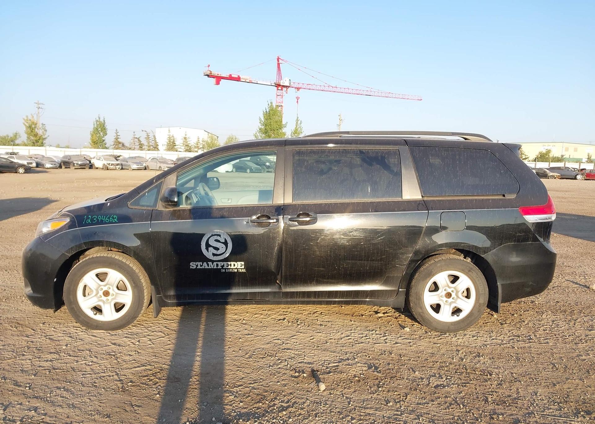 2011 TOYOTA SIENNA LE