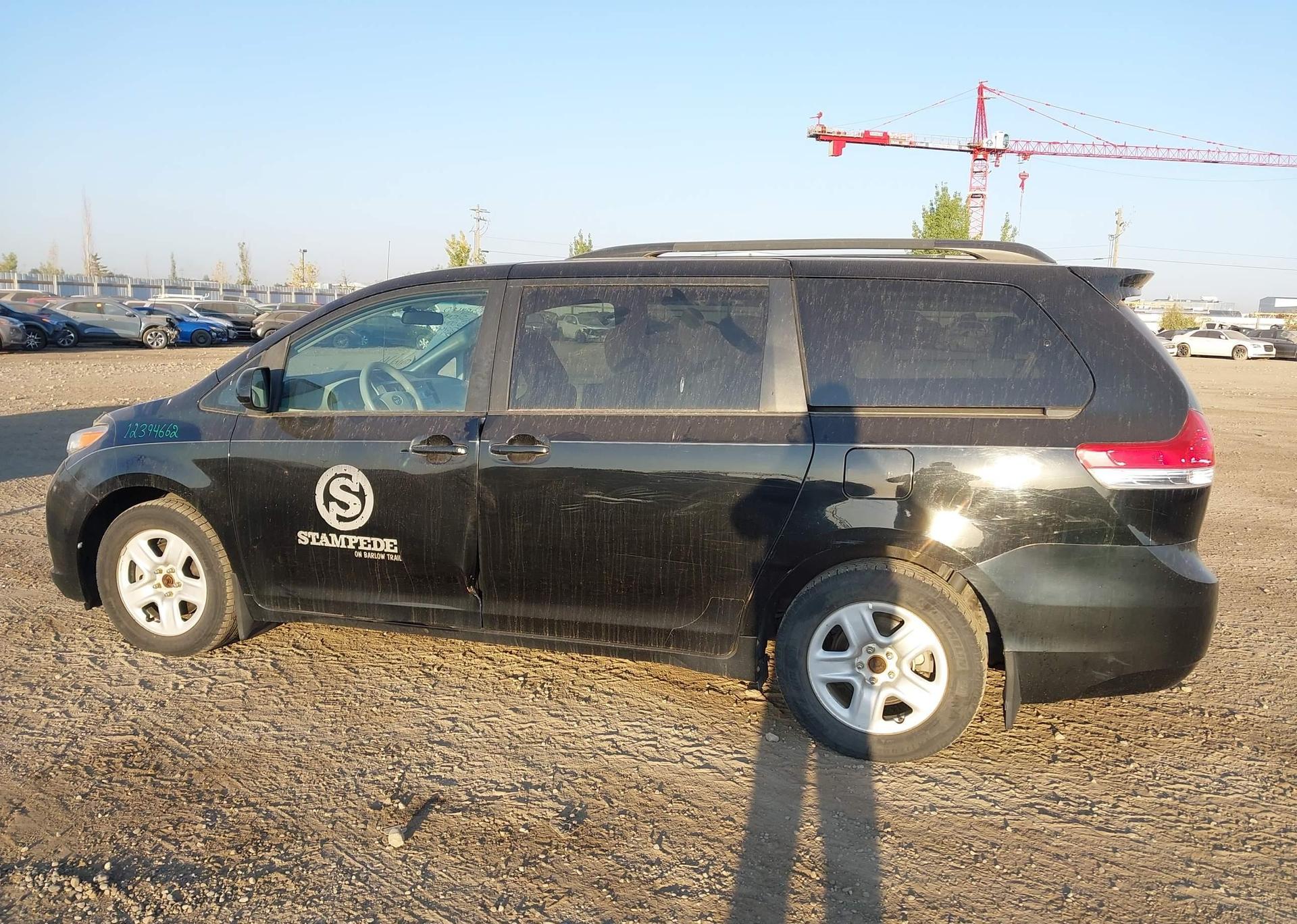 2011 TOYOTA SIENNA LE