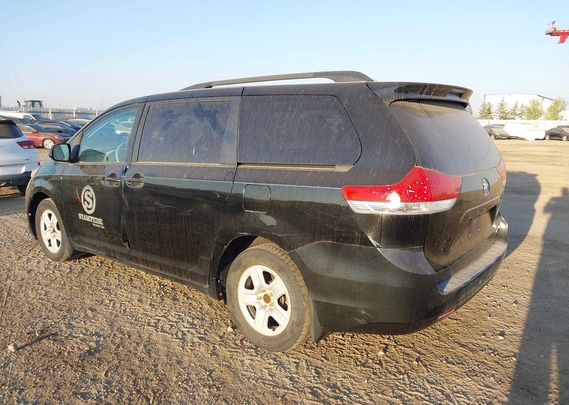 2011 TOYOTA SIENNA LE