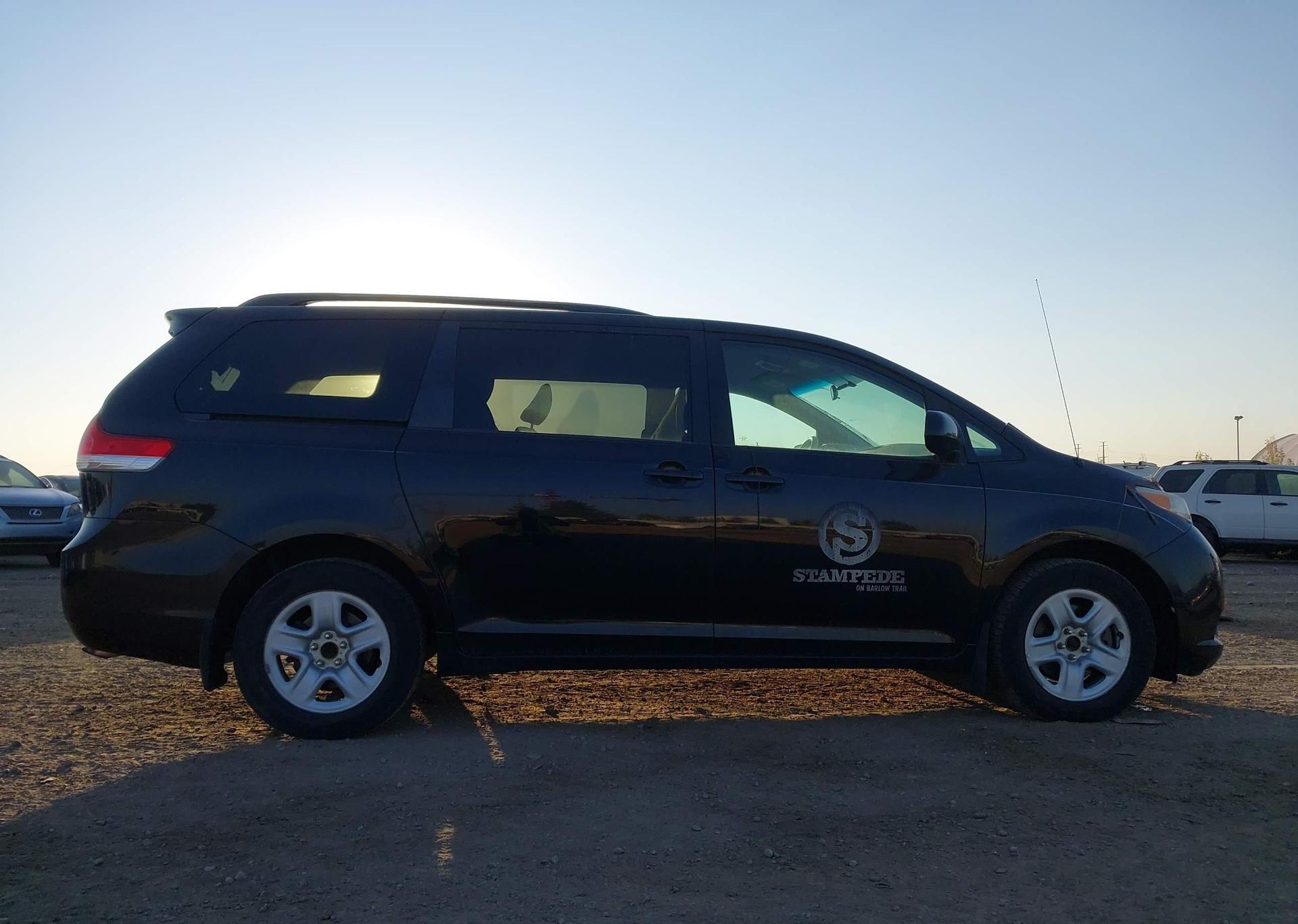 2011 TOYOTA SIENNA LE