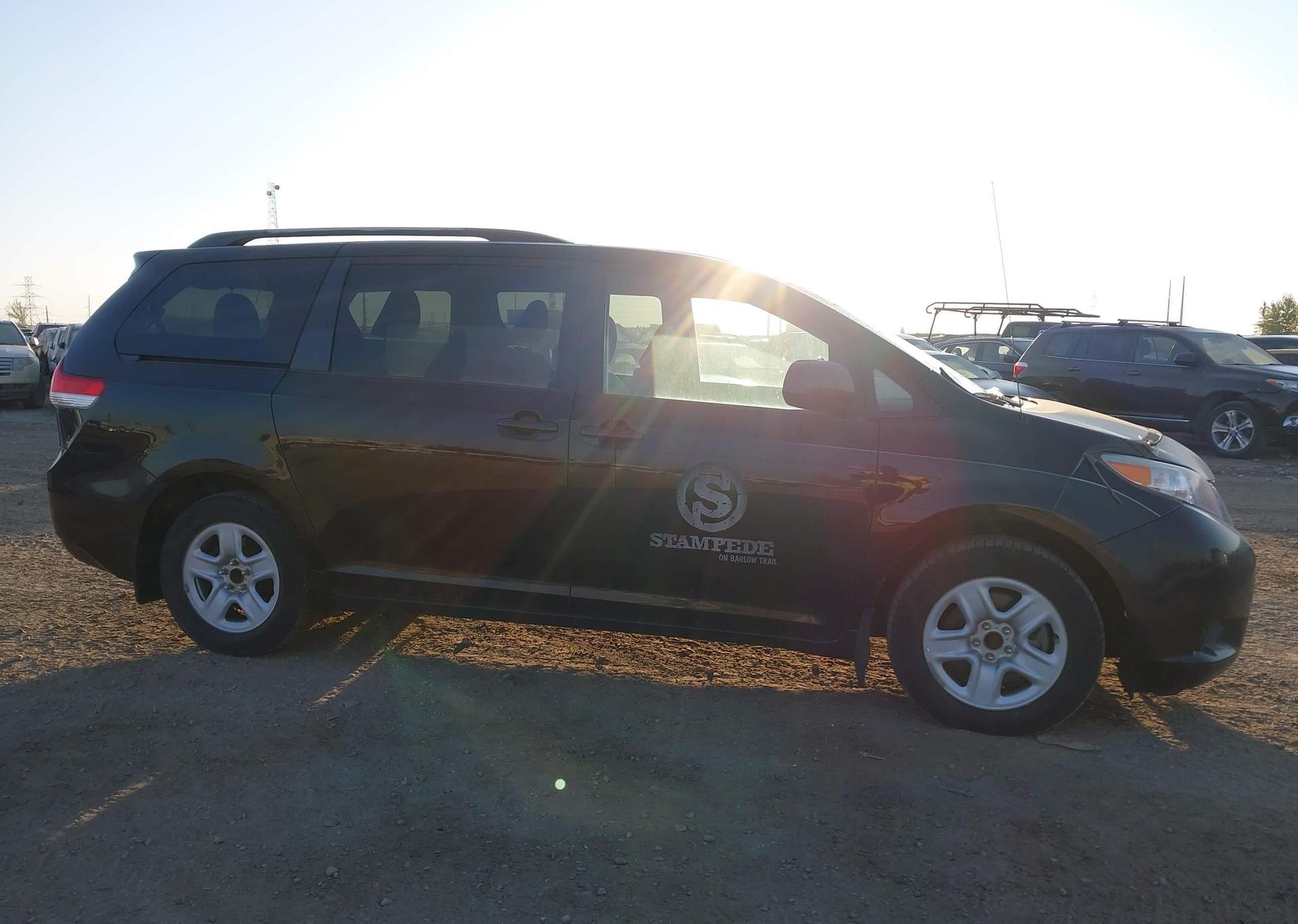 2011 TOYOTA SIENNA LE