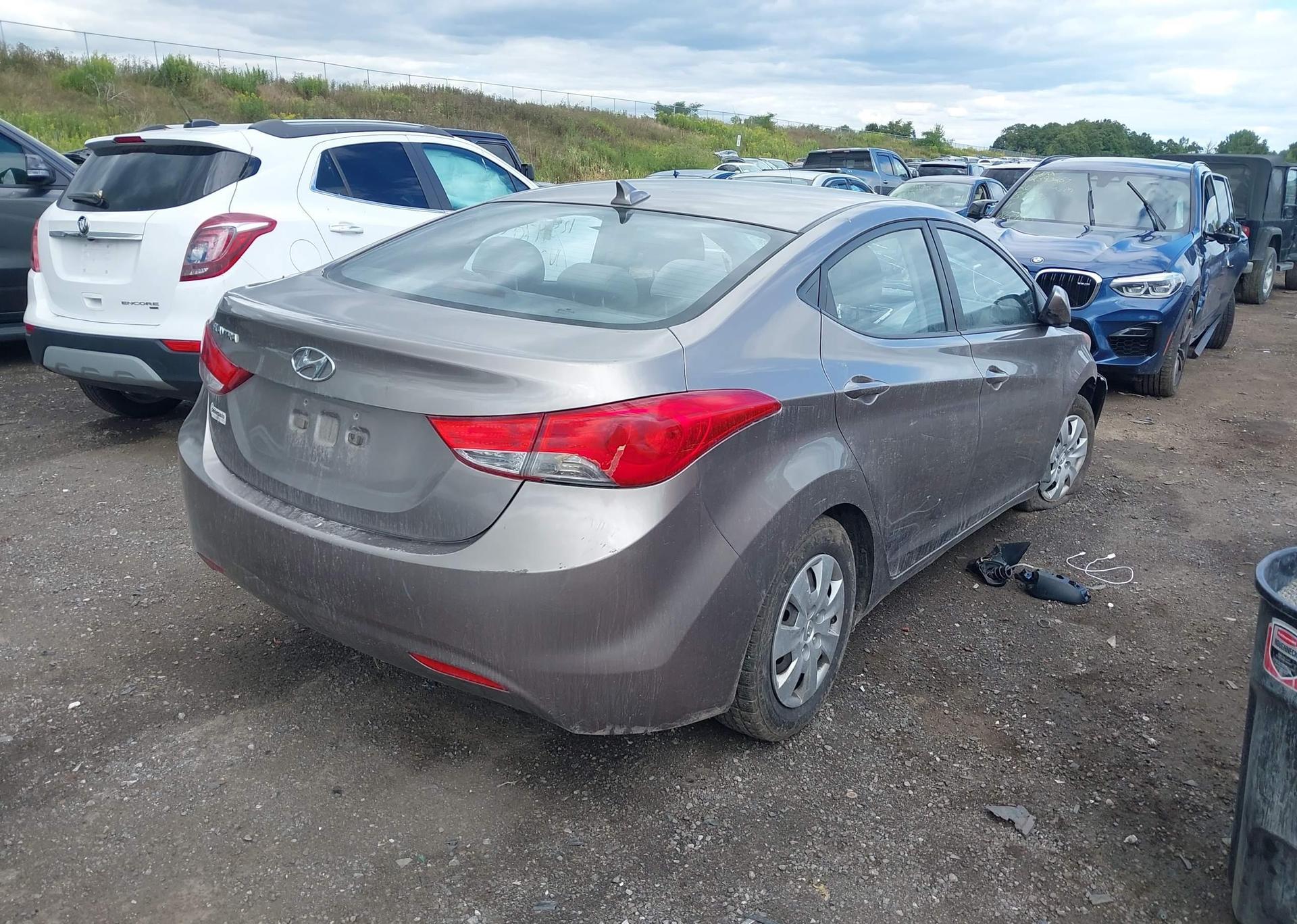 2013 HYUNDAI ELANTRA GL