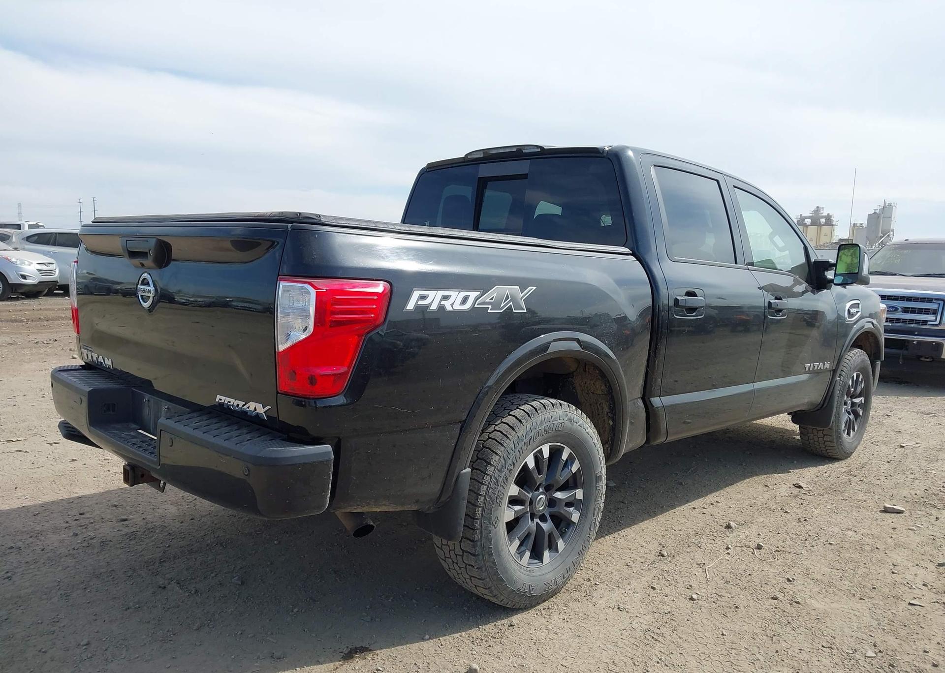 2017 NISSAN TITAN PLATINUM RESERVE