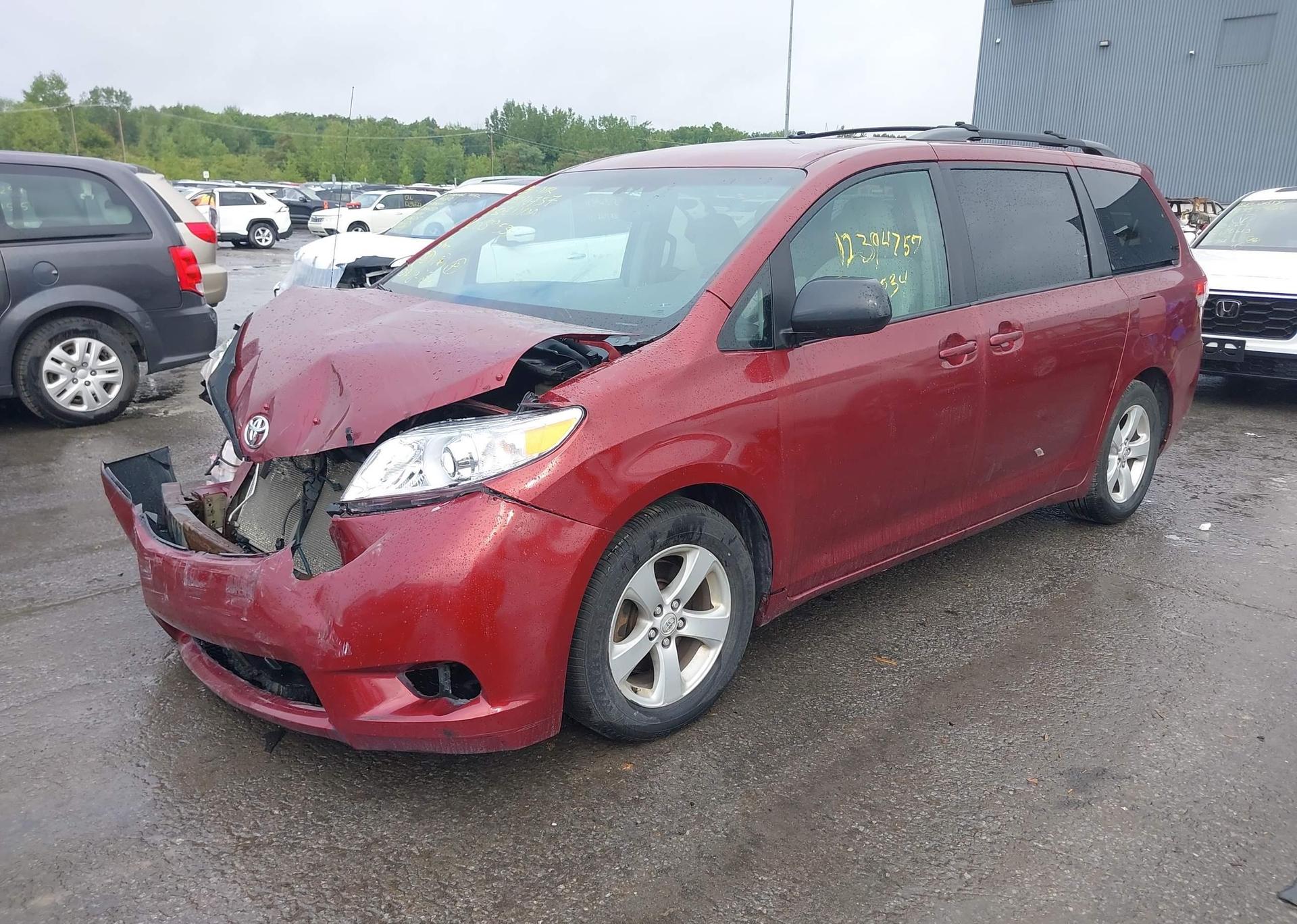 2011 TOYOTA SIENNA