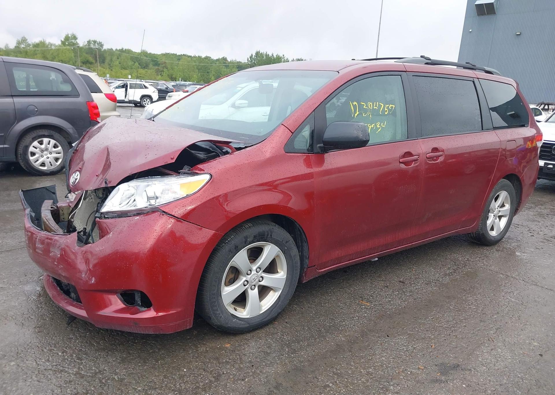 2011 TOYOTA SIENNA