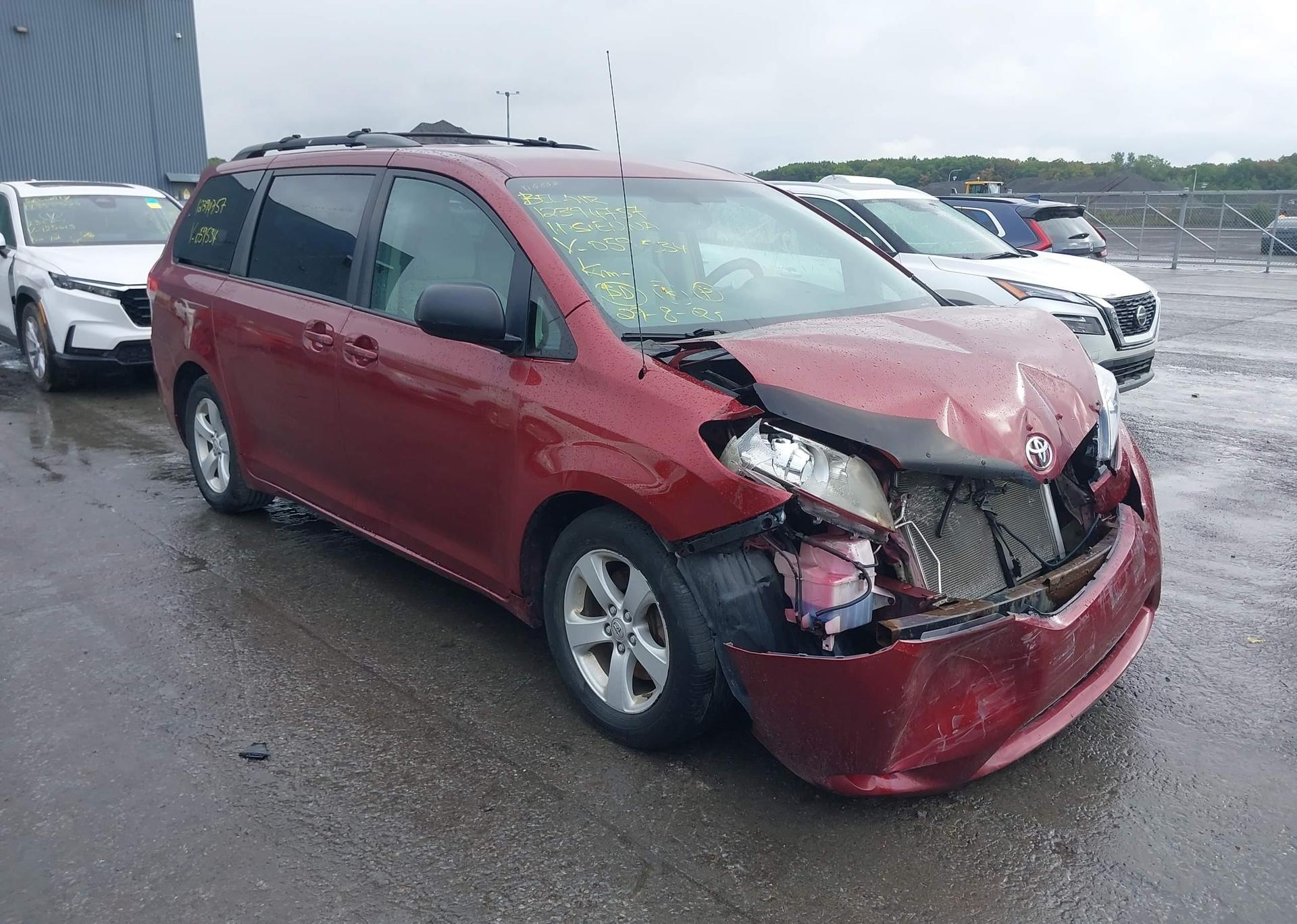 2011 TOYOTA SIENNA