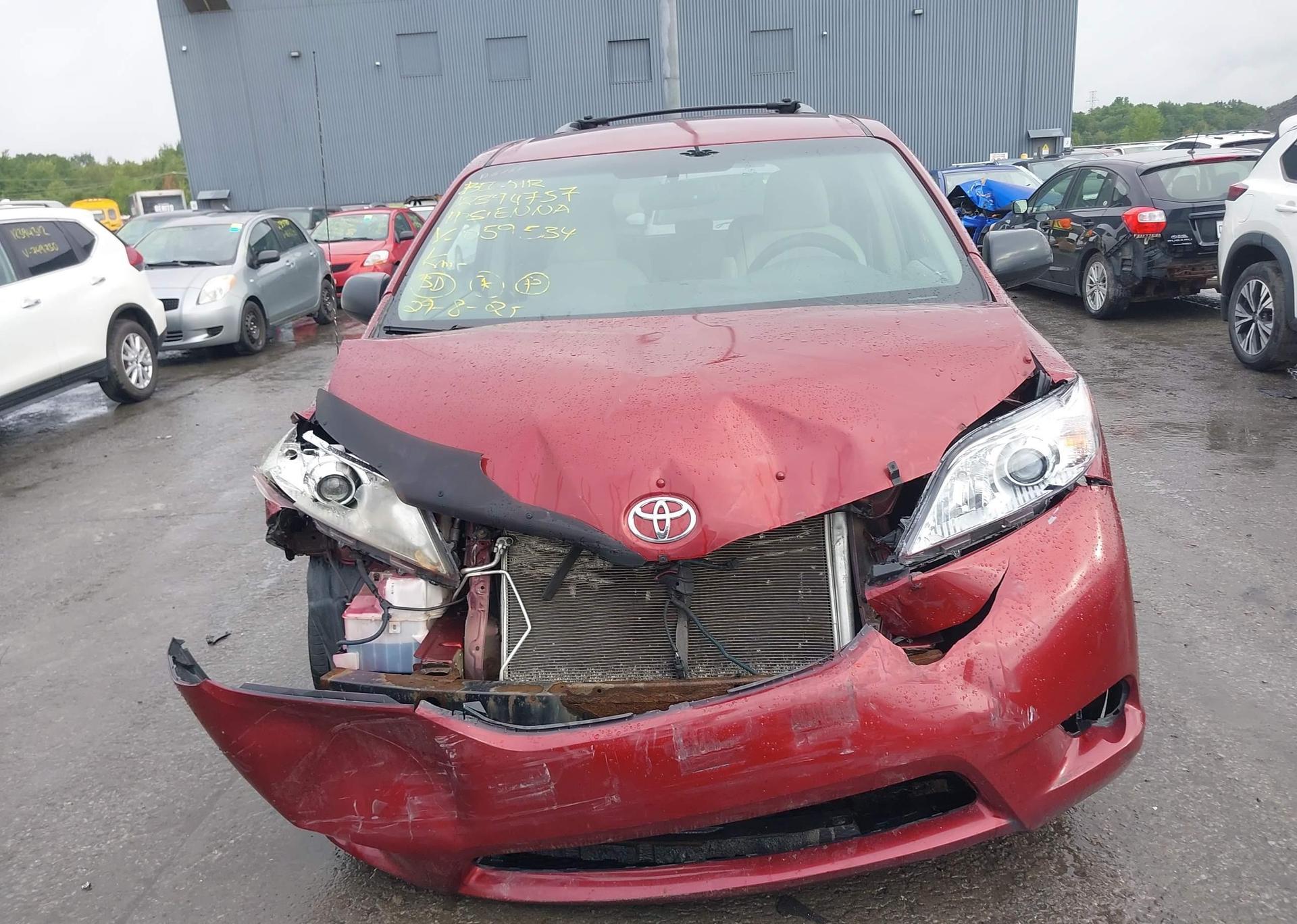2011 TOYOTA SIENNA