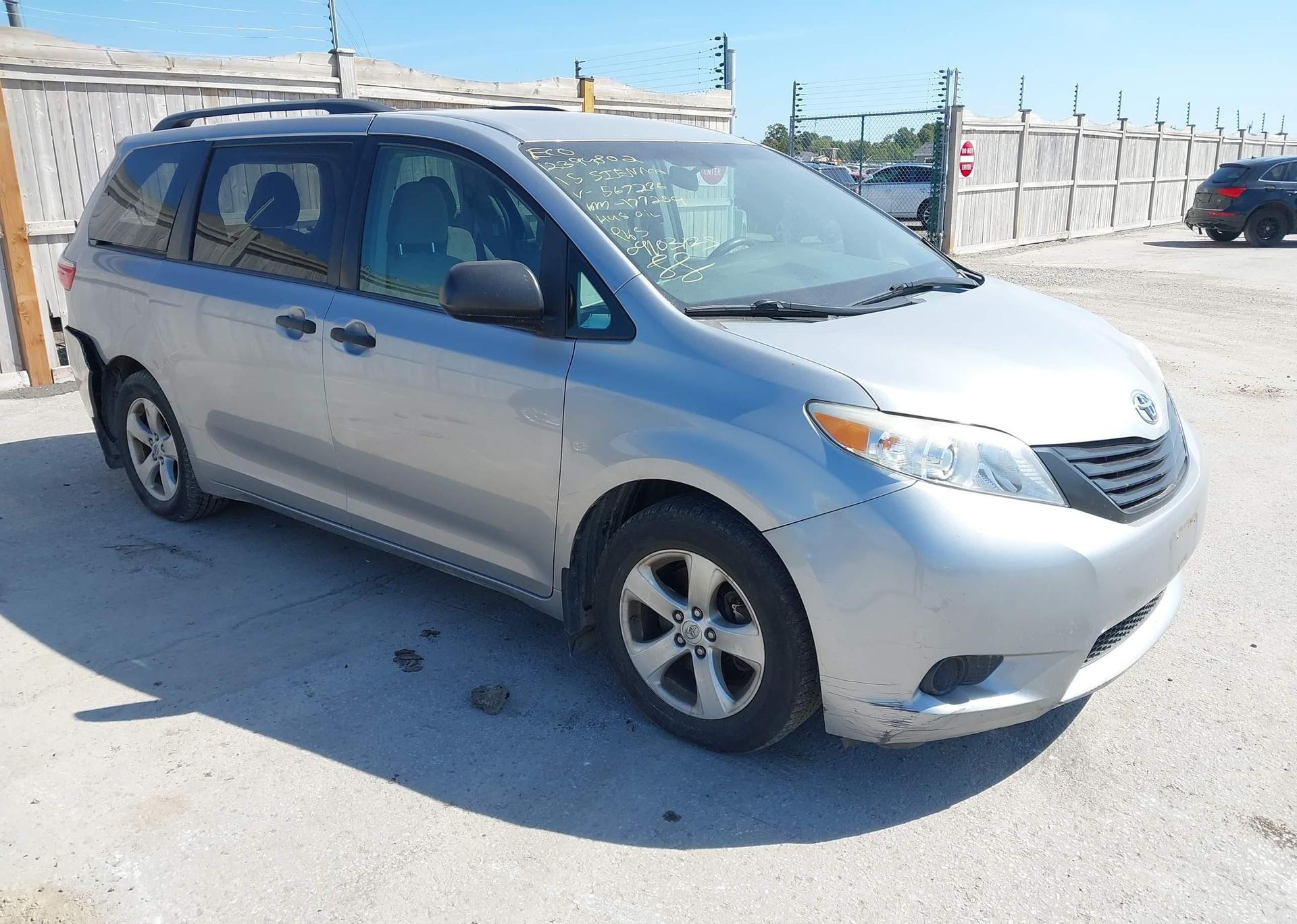 2015 TOYOTA SIENNA 7 PASSENGER