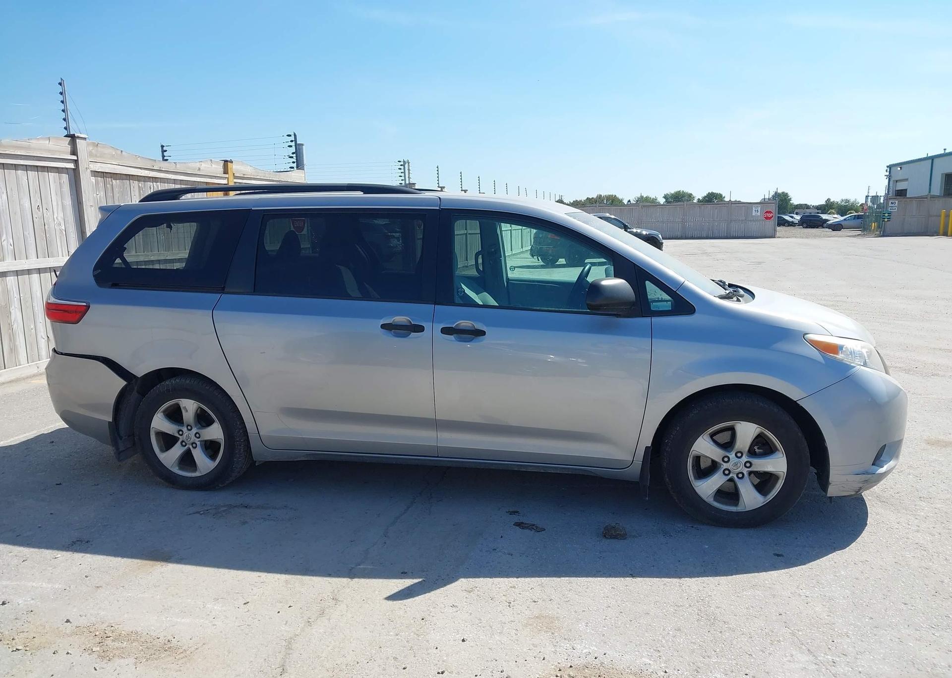 2015 TOYOTA SIENNA 7 PASSENGER