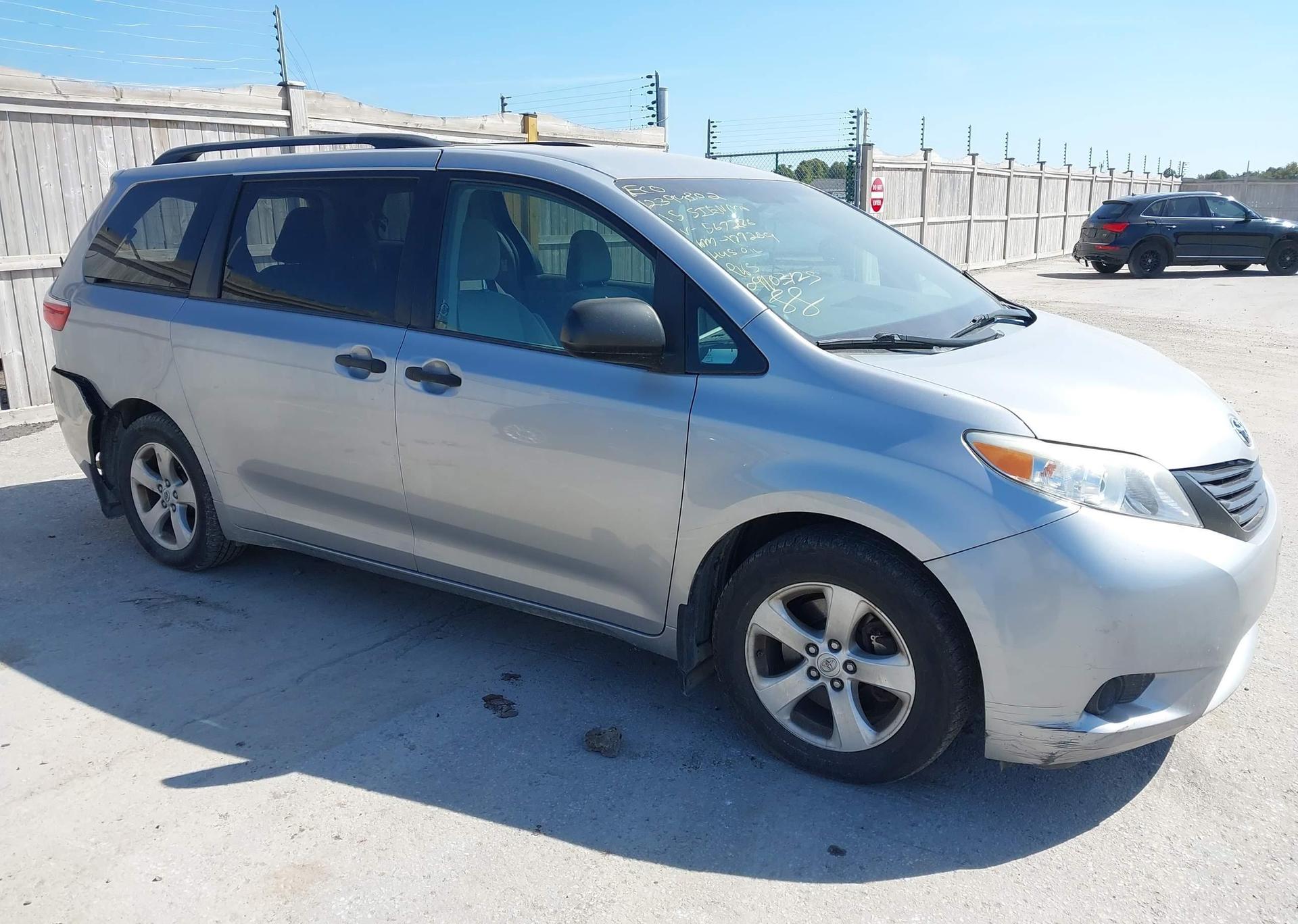 2015 TOYOTA SIENNA 7 PASSENGER
