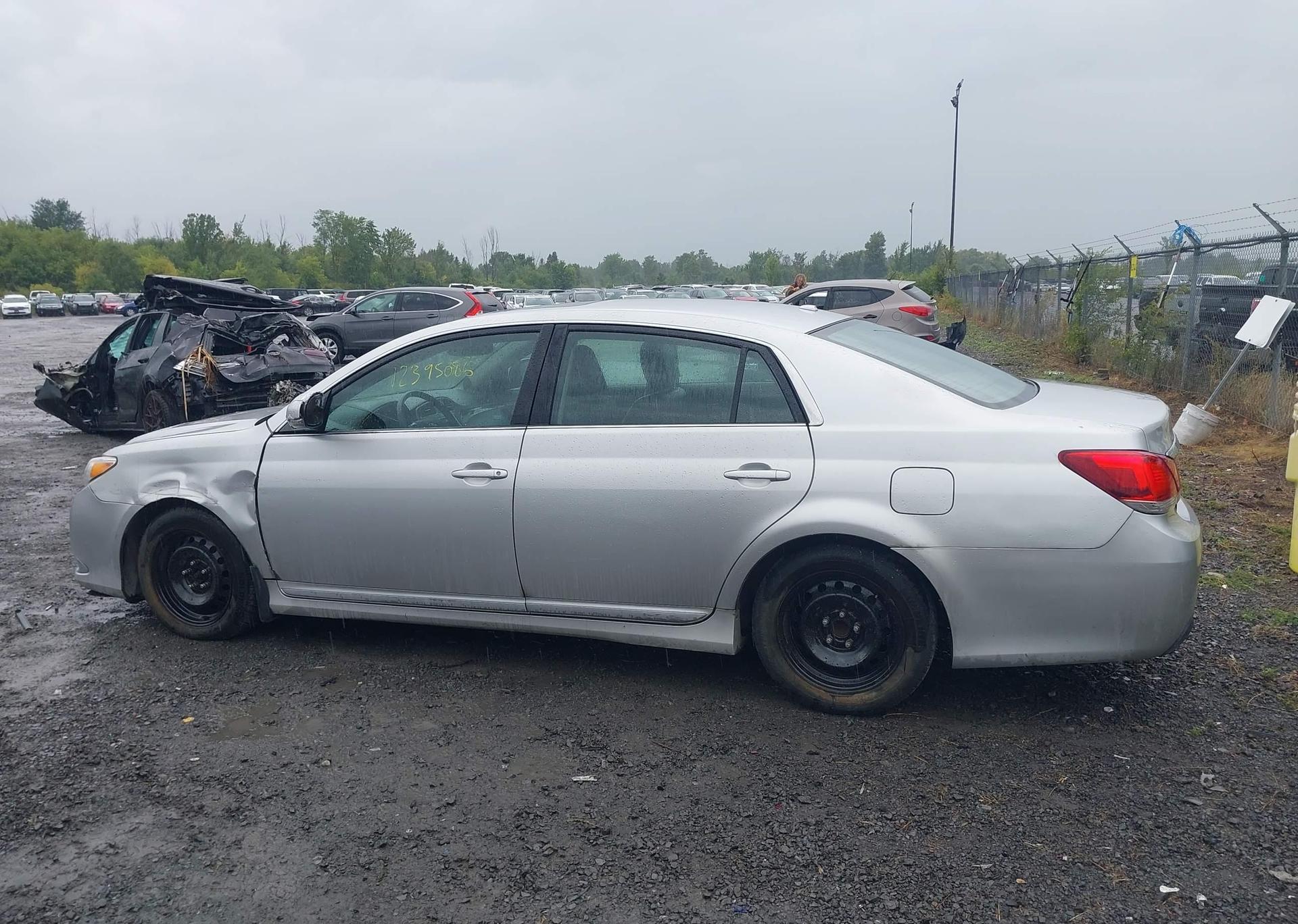 2011 TOYOTA AVALON XLS