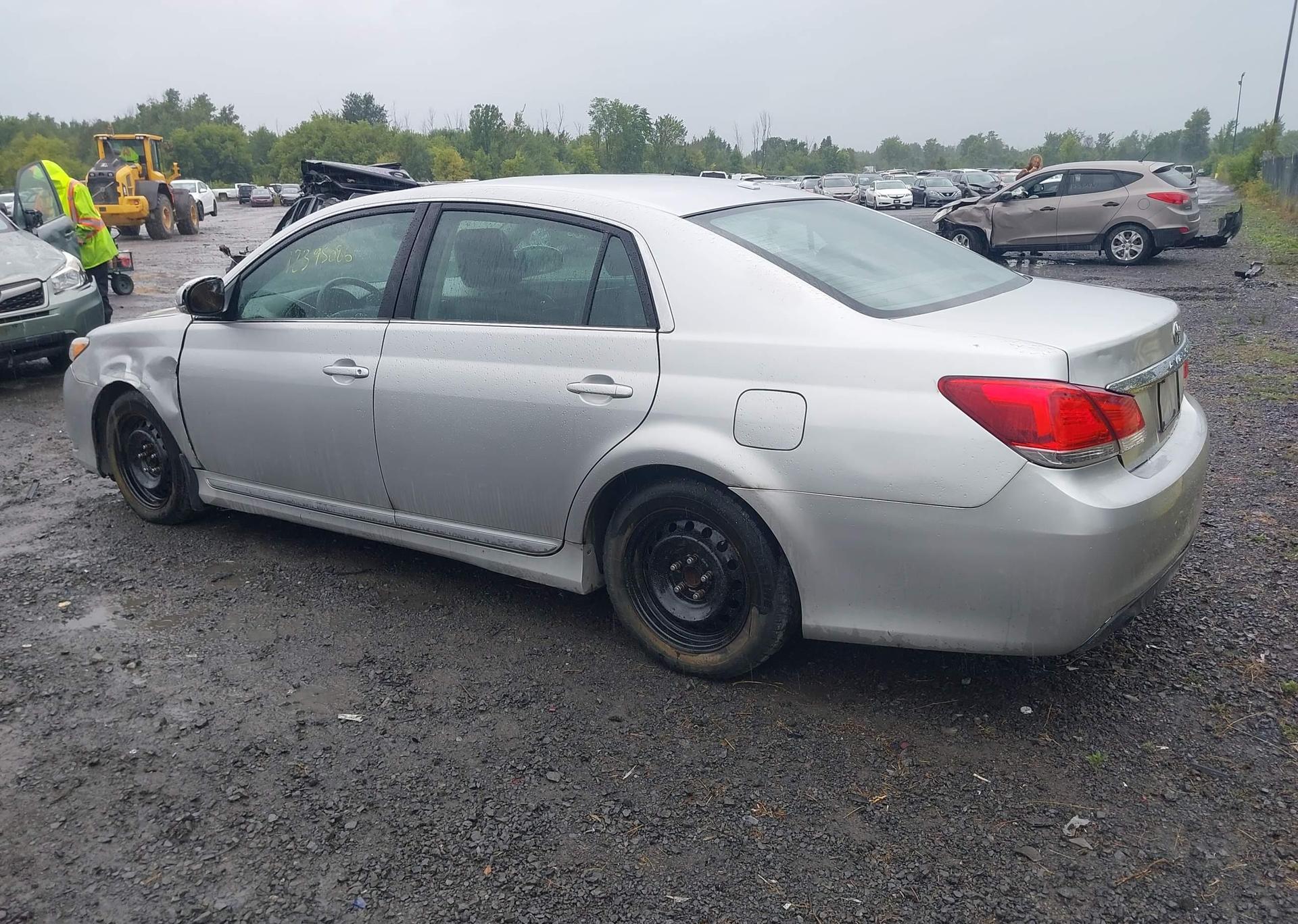 2011 TOYOTA AVALON XLS