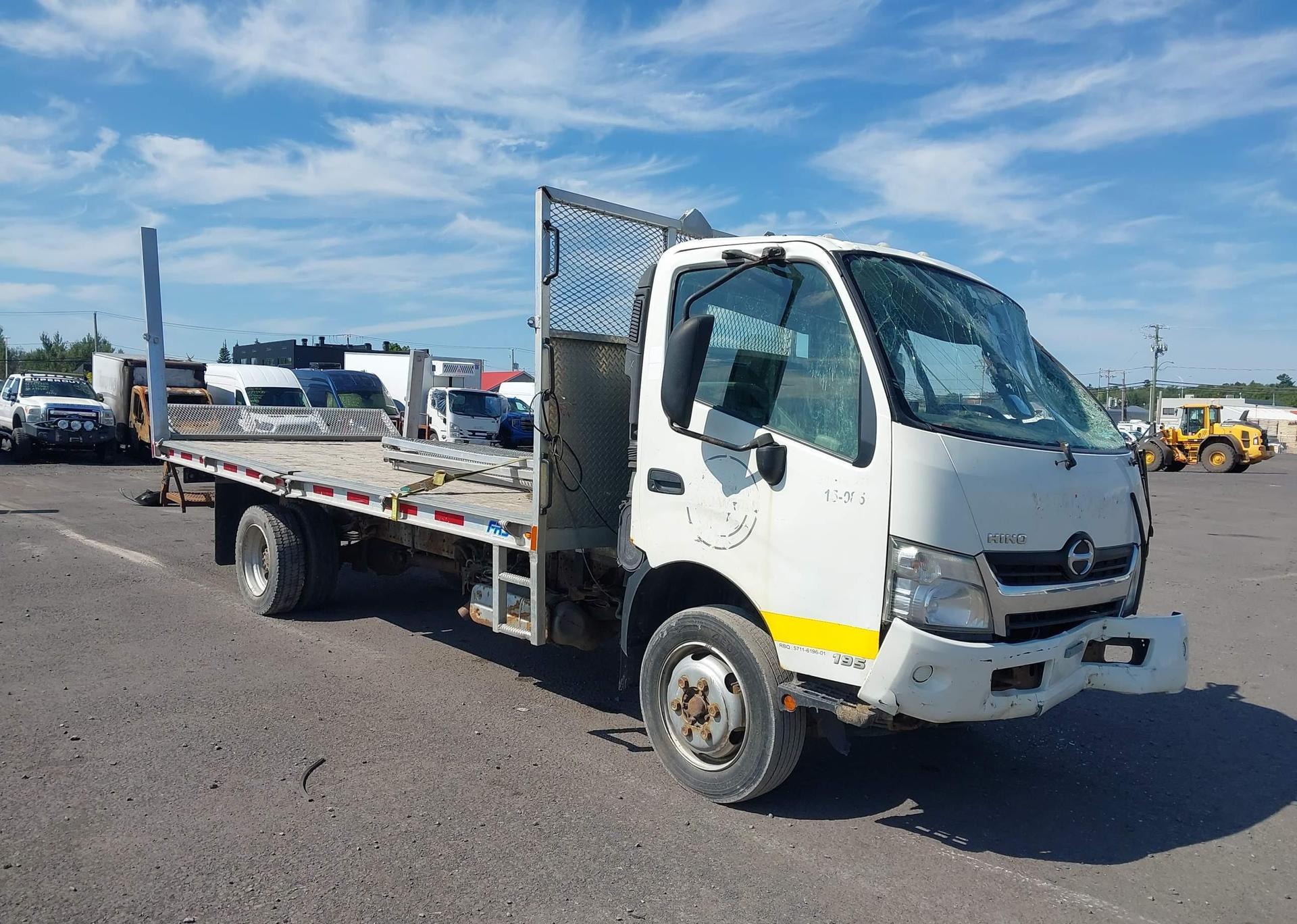 2015 HINO 195