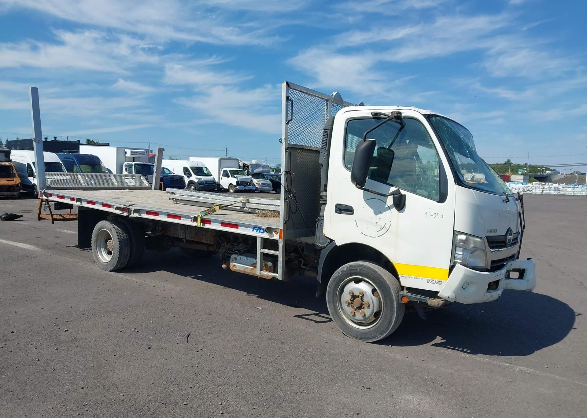 2015 HINO 195