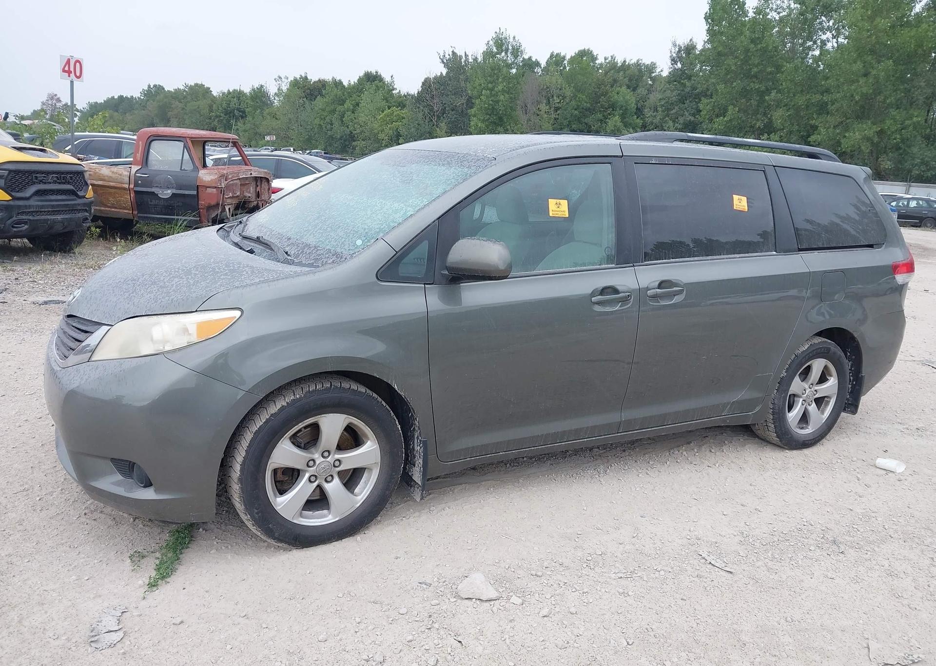 2011 TOYOTA SIENNA LE V6