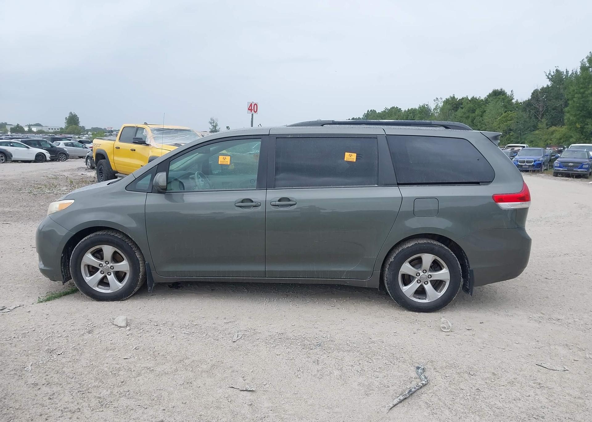 2011 TOYOTA SIENNA LE V6