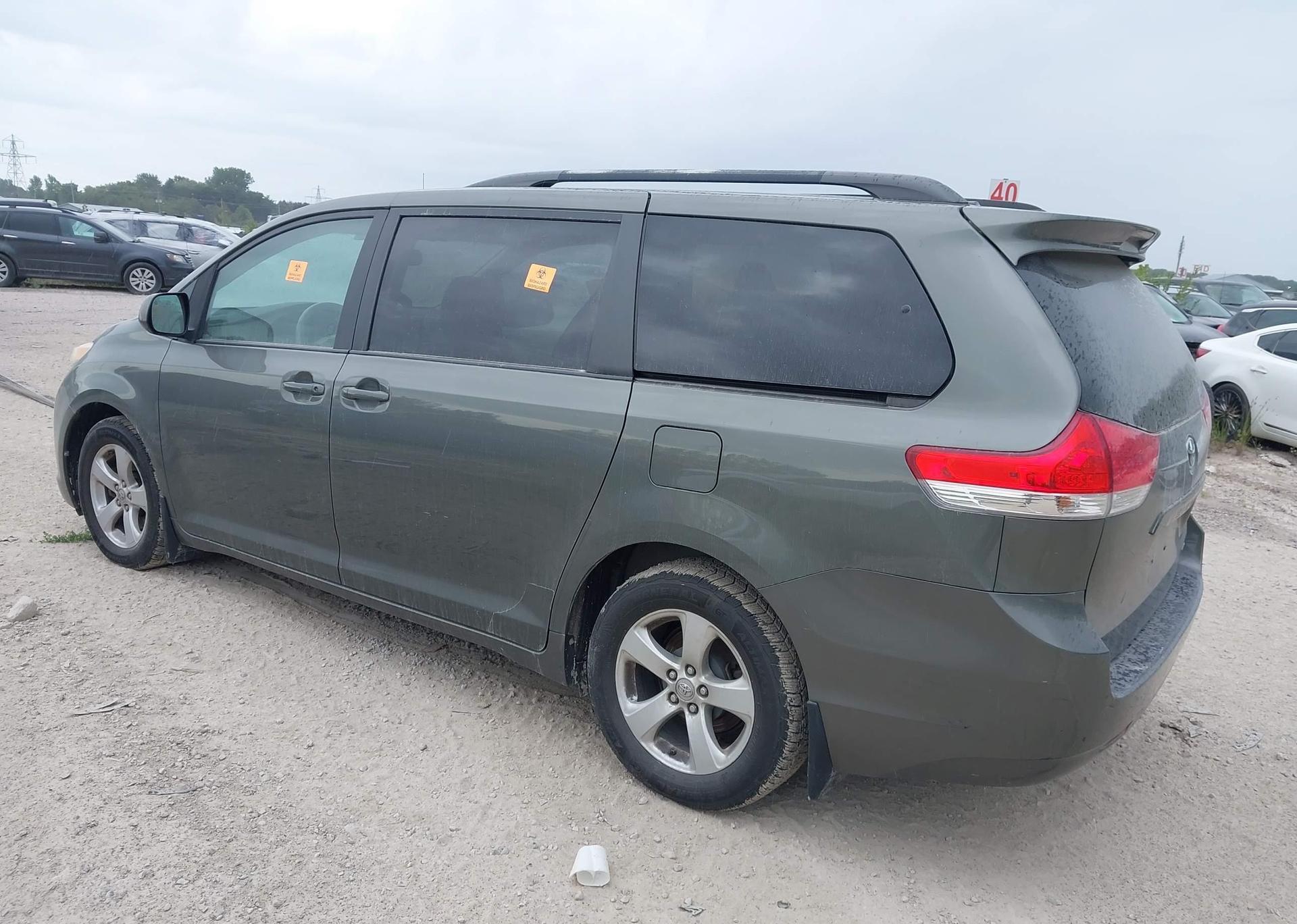 2011 TOYOTA SIENNA LE V6