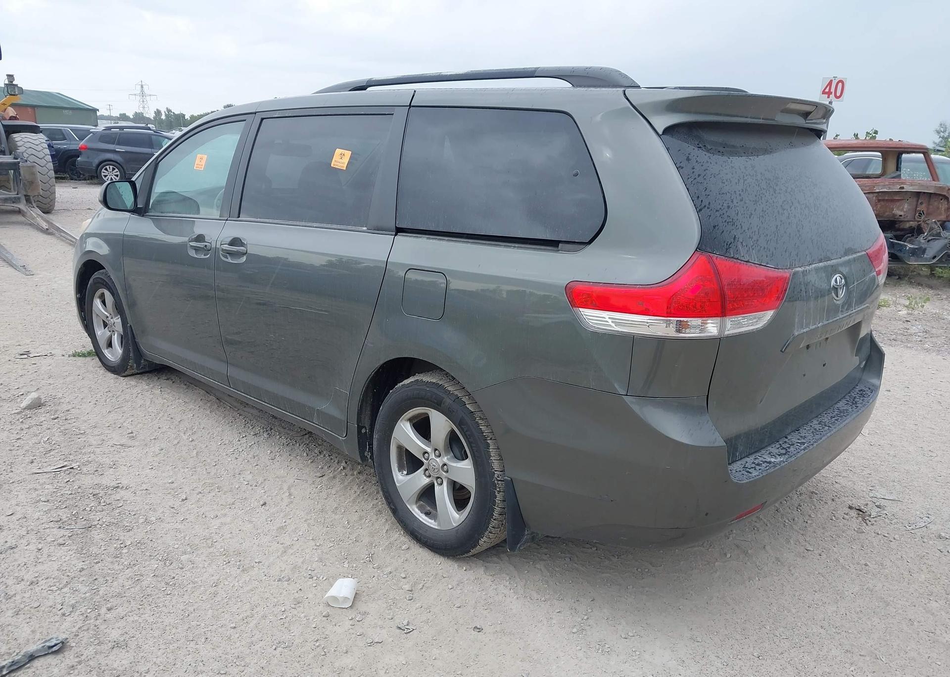 2011 TOYOTA SIENNA LE V6