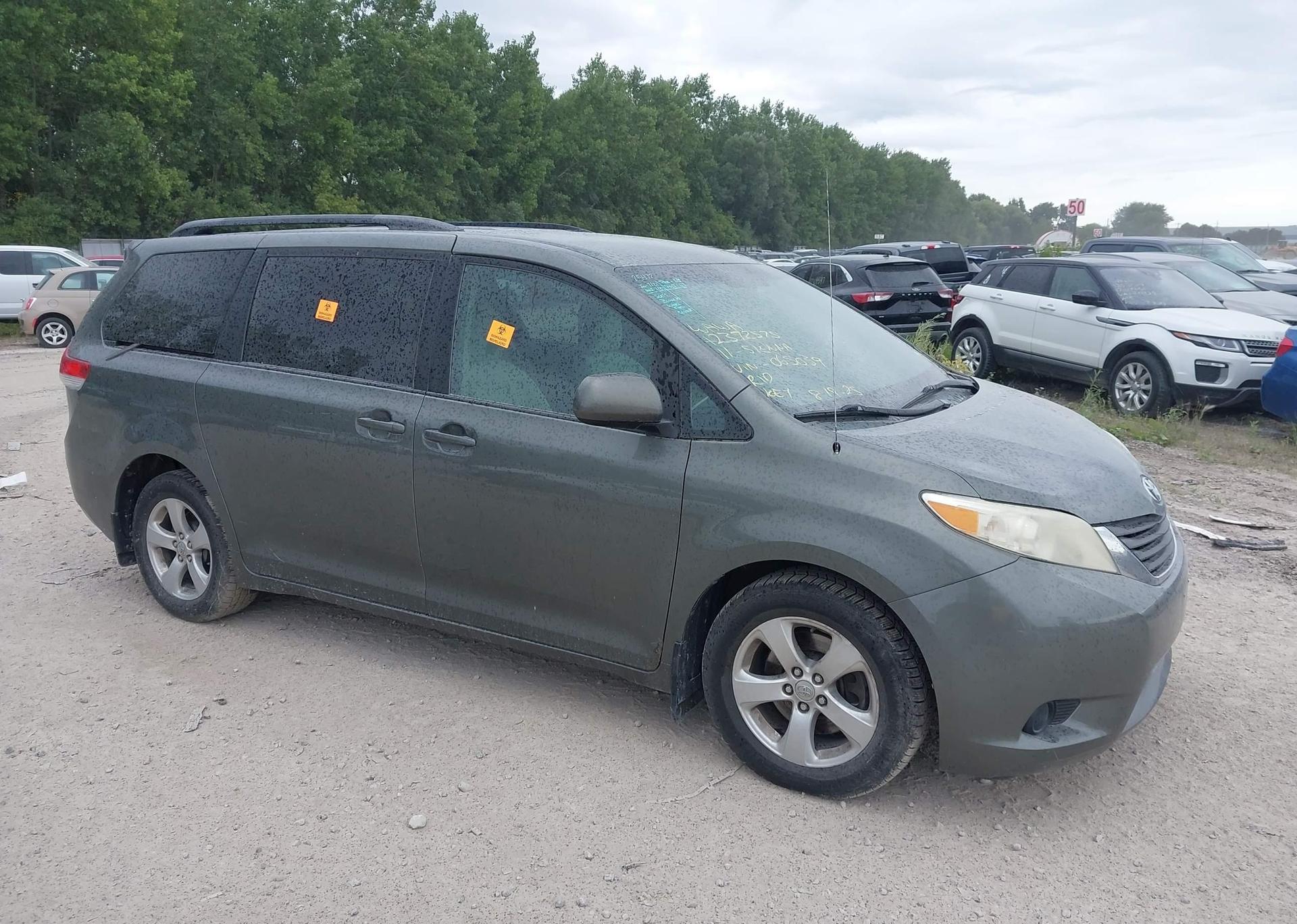 2011 TOYOTA SIENNA LE V6