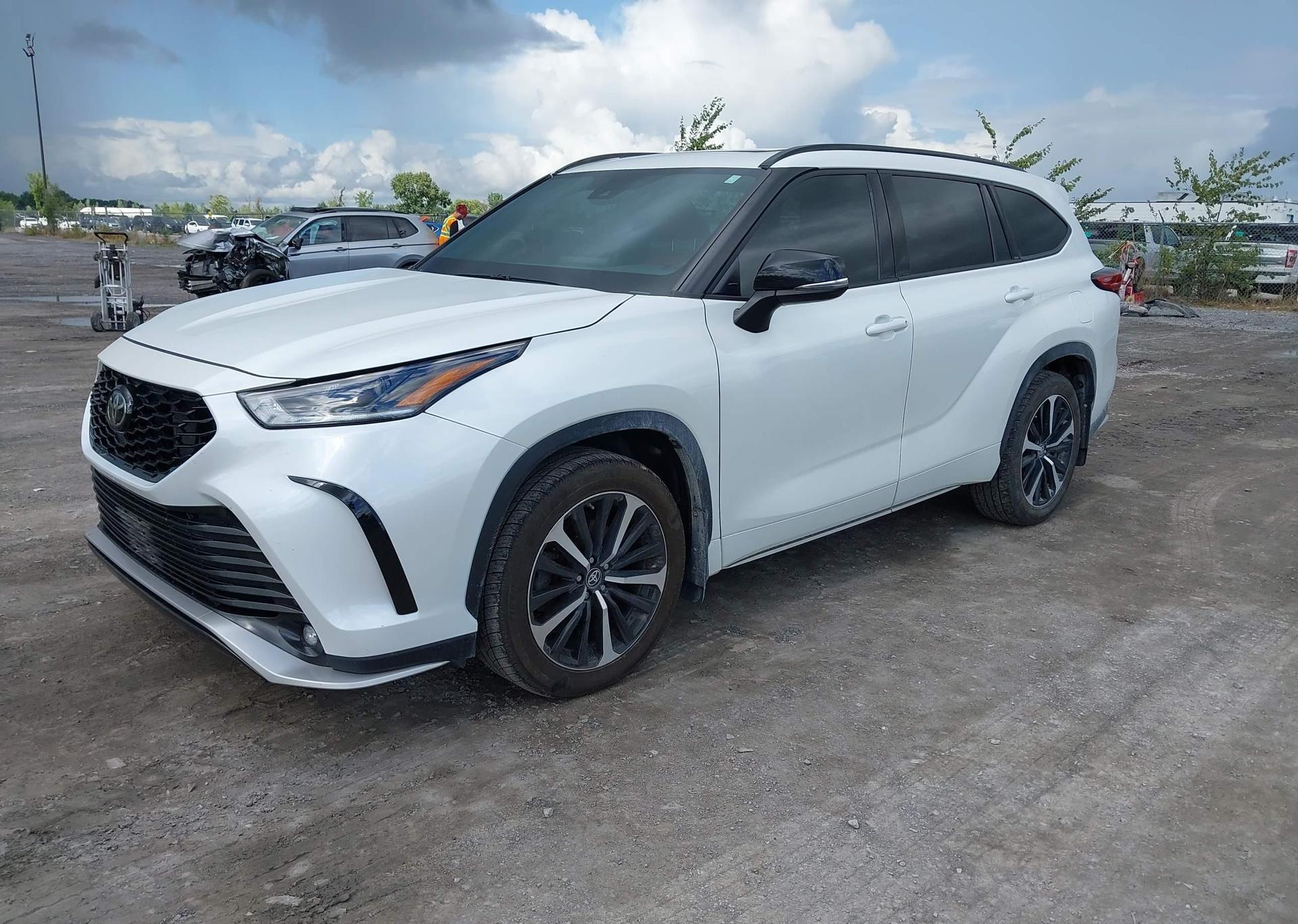2022 TOYOTA HIGHLANDER XSE