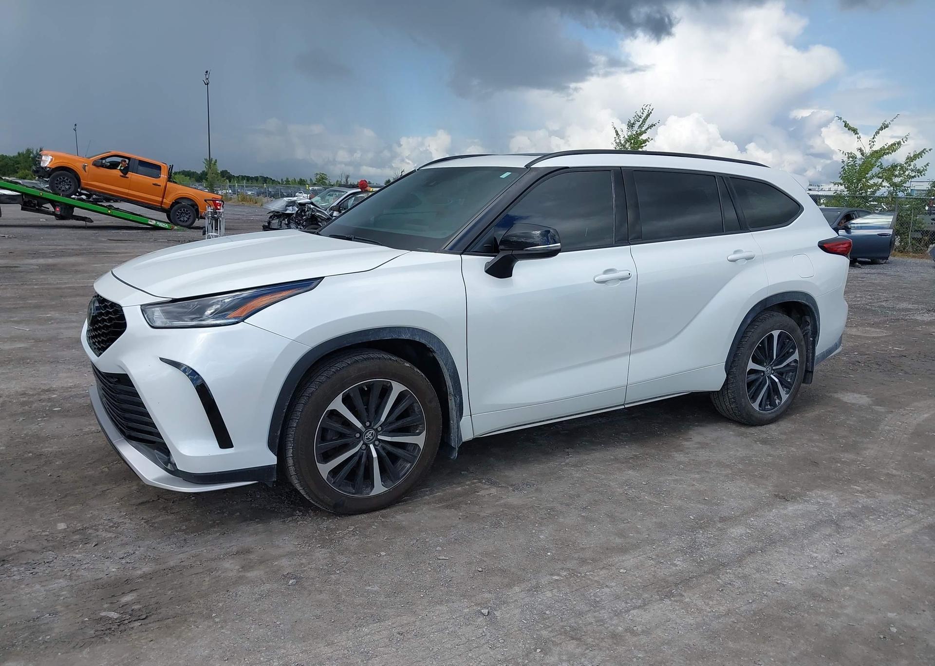2022 TOYOTA HIGHLANDER XSE