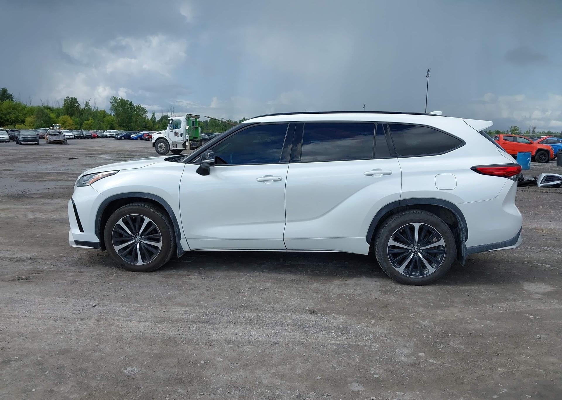 2022 TOYOTA HIGHLANDER XSE
