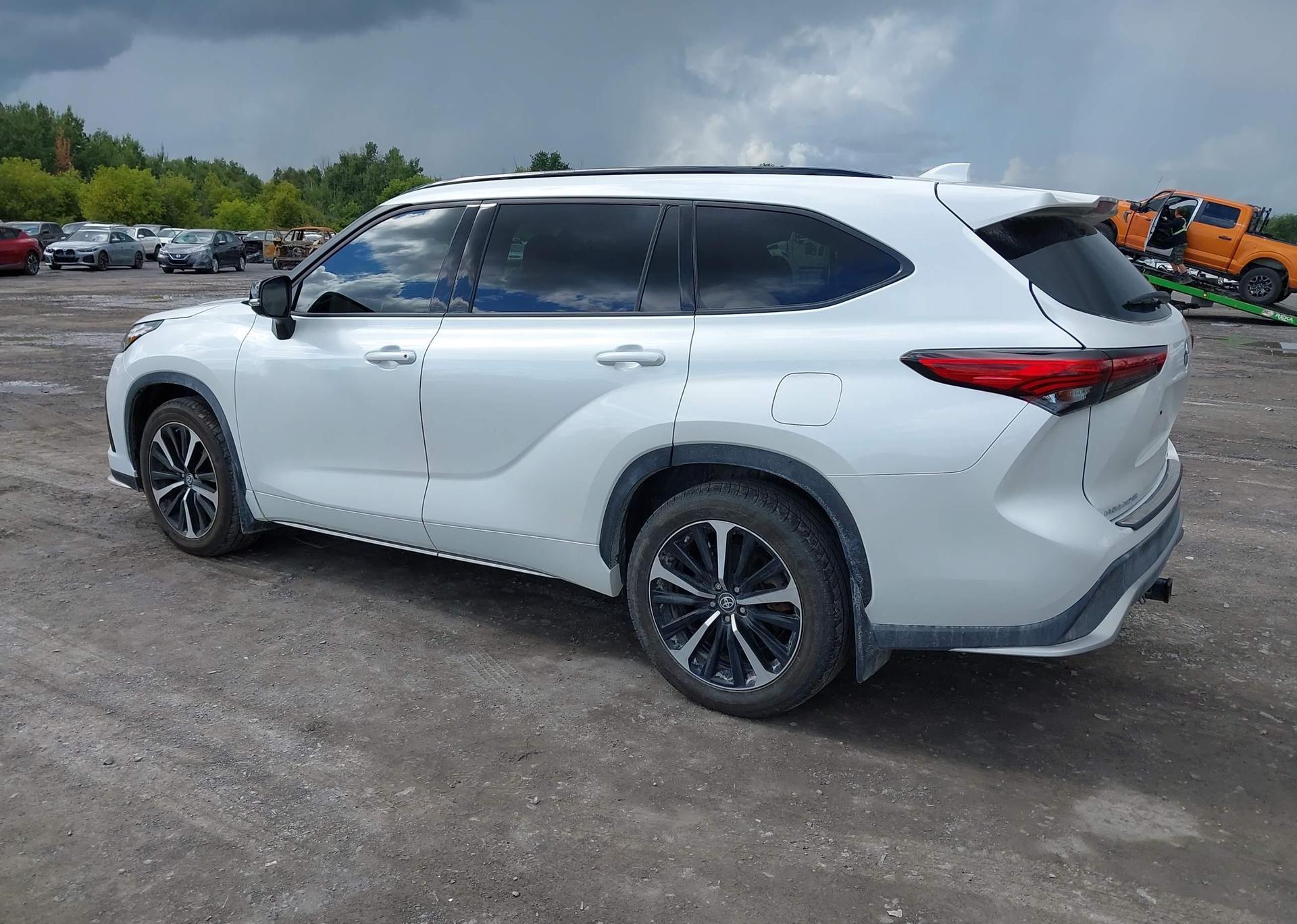 2022 TOYOTA HIGHLANDER XSE