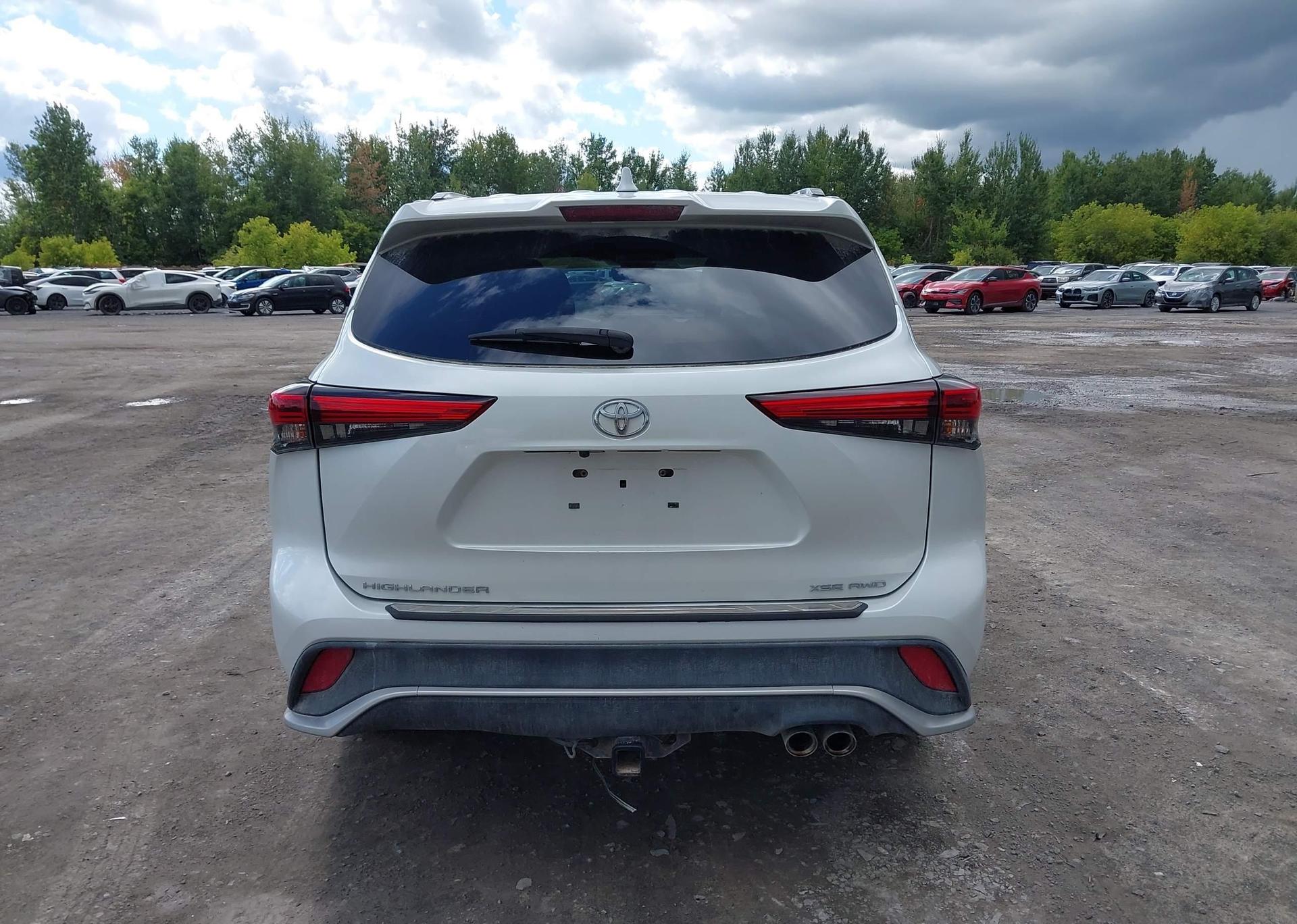 2022 TOYOTA HIGHLANDER XSE