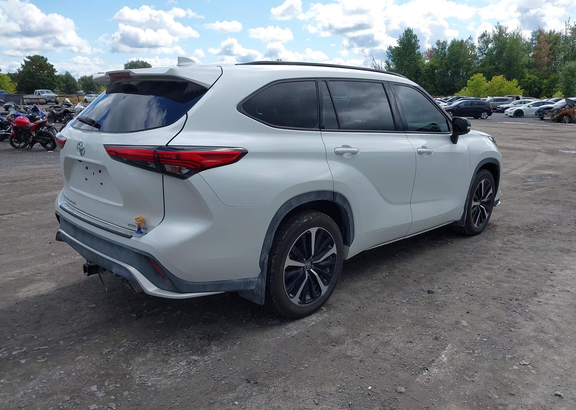 2022 TOYOTA HIGHLANDER XSE
