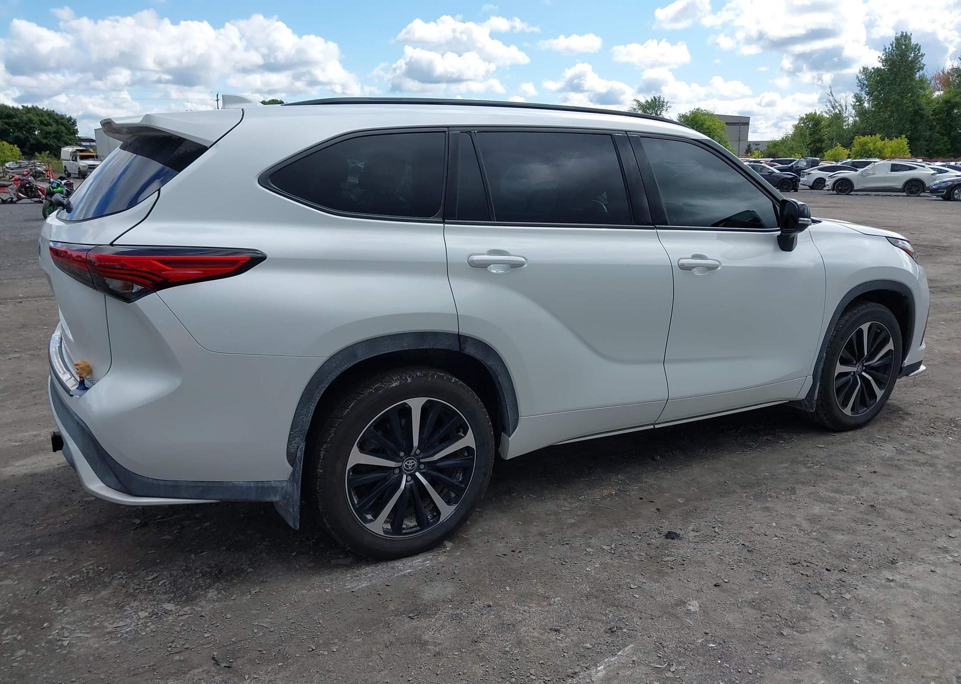 2022 TOYOTA HIGHLANDER XSE