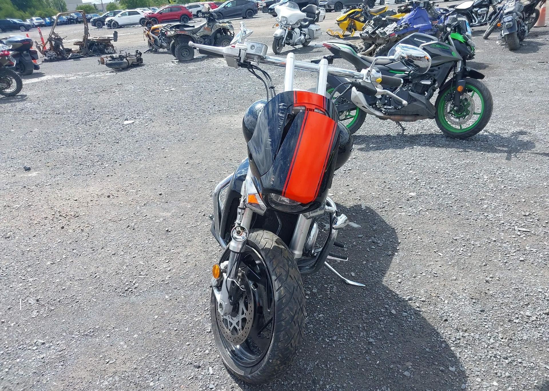 2010 SUZUKI VZR1800