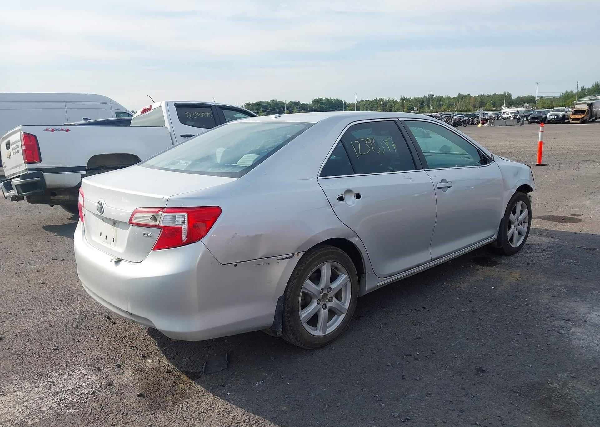 2012 TOYOTA CAMRY SE
