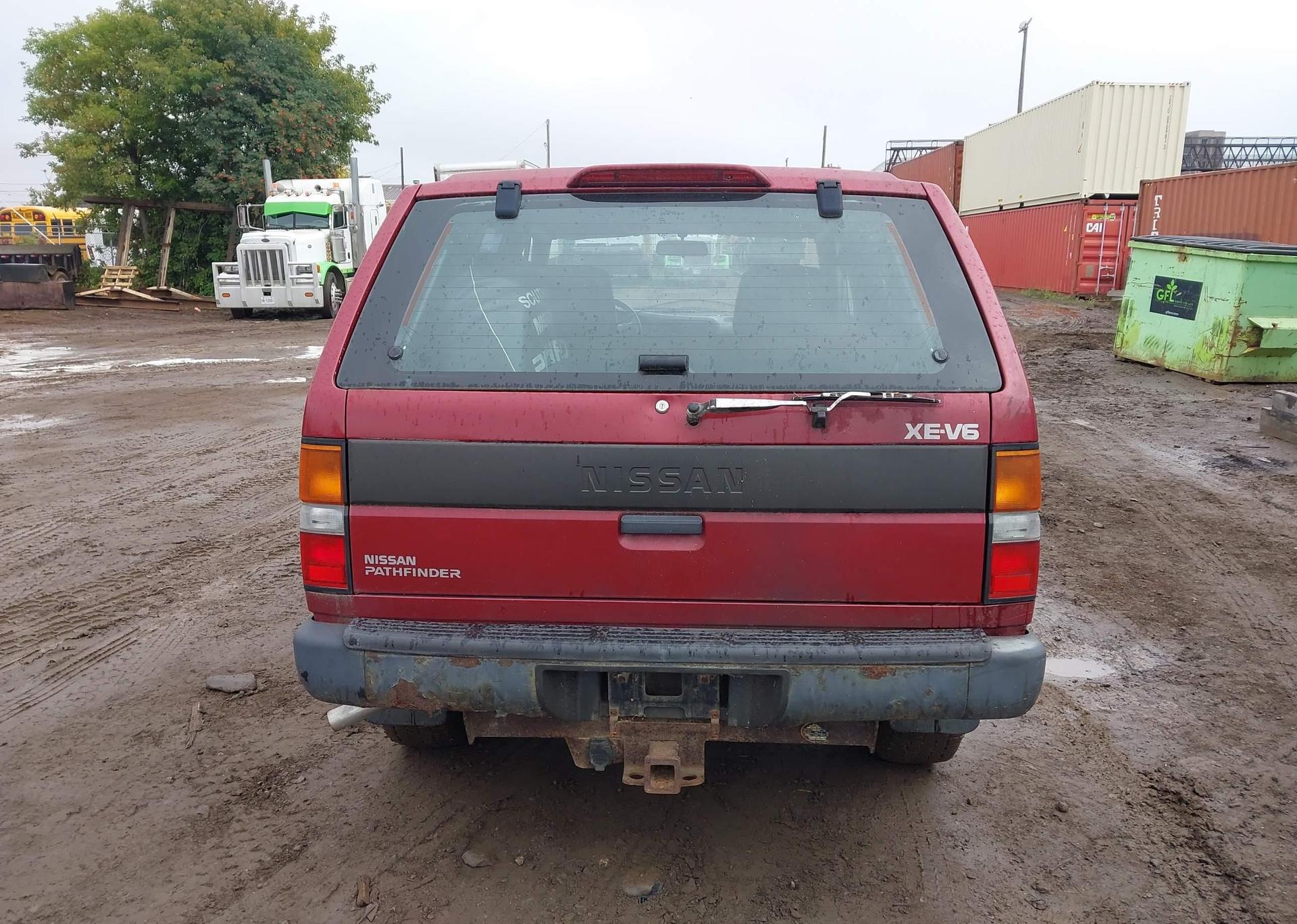 1994 NISSAN PATHFINDER LE