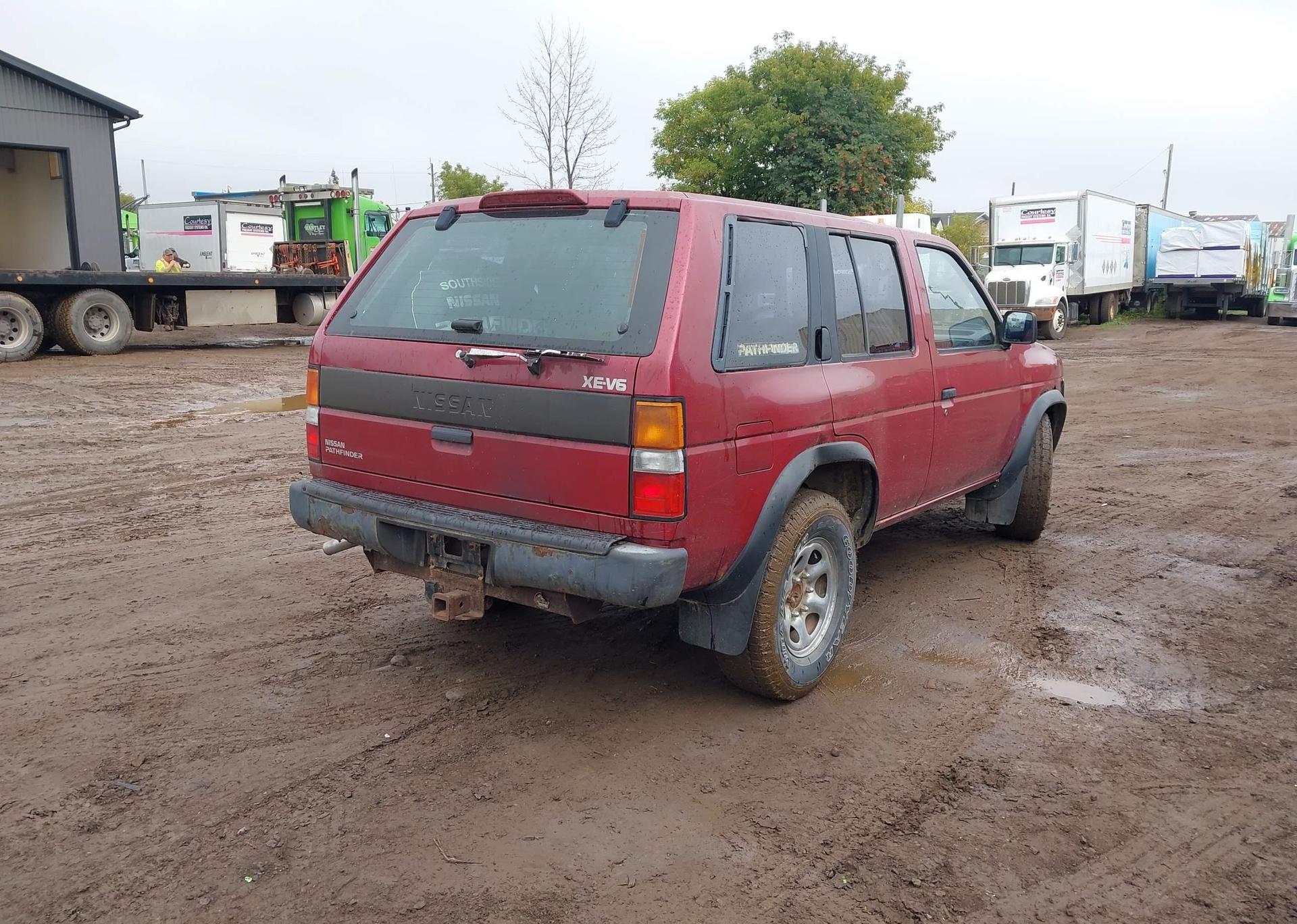 1994 NISSAN PATHFINDER LE