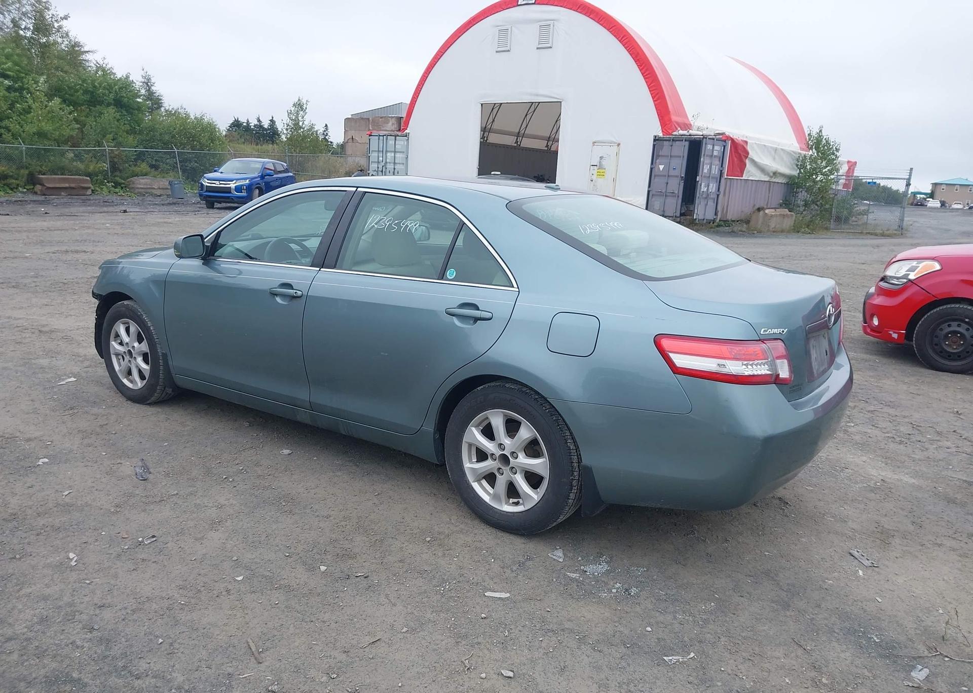 2011 TOYOTA CAMRY LE