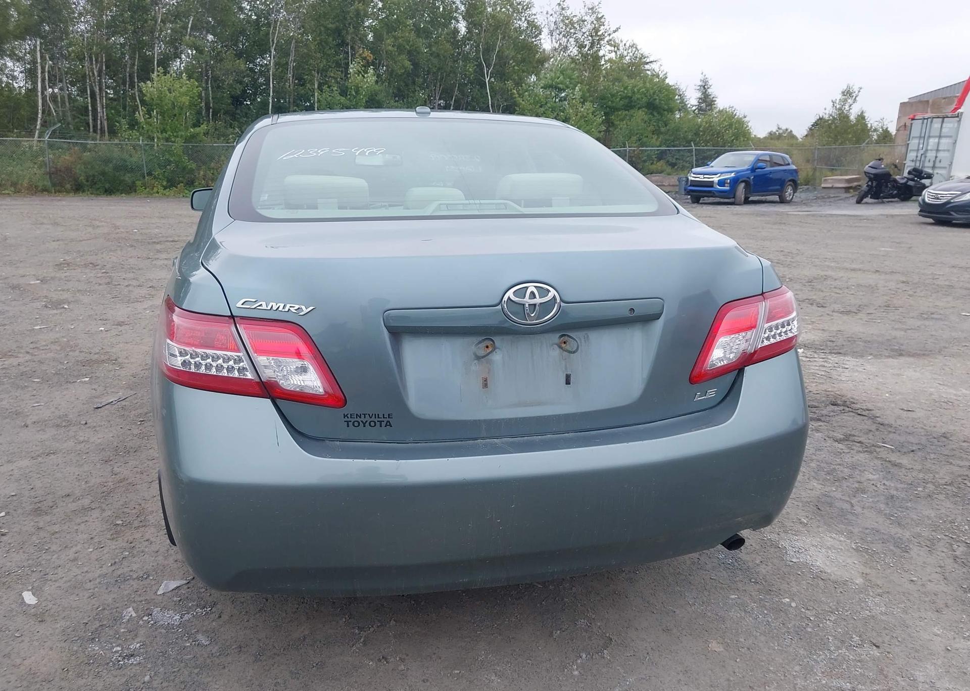 2011 TOYOTA CAMRY LE