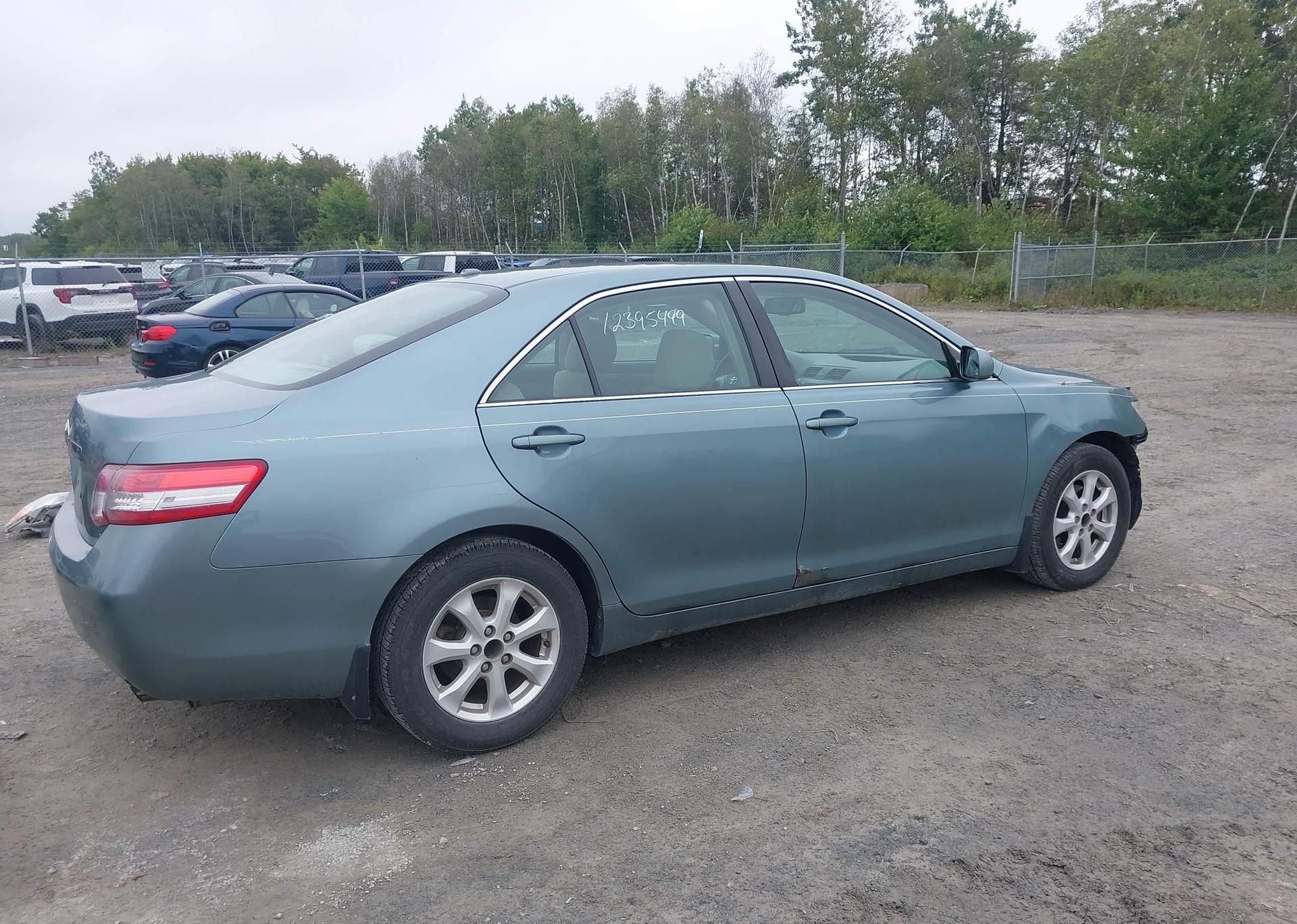 2011 TOYOTA CAMRY LE