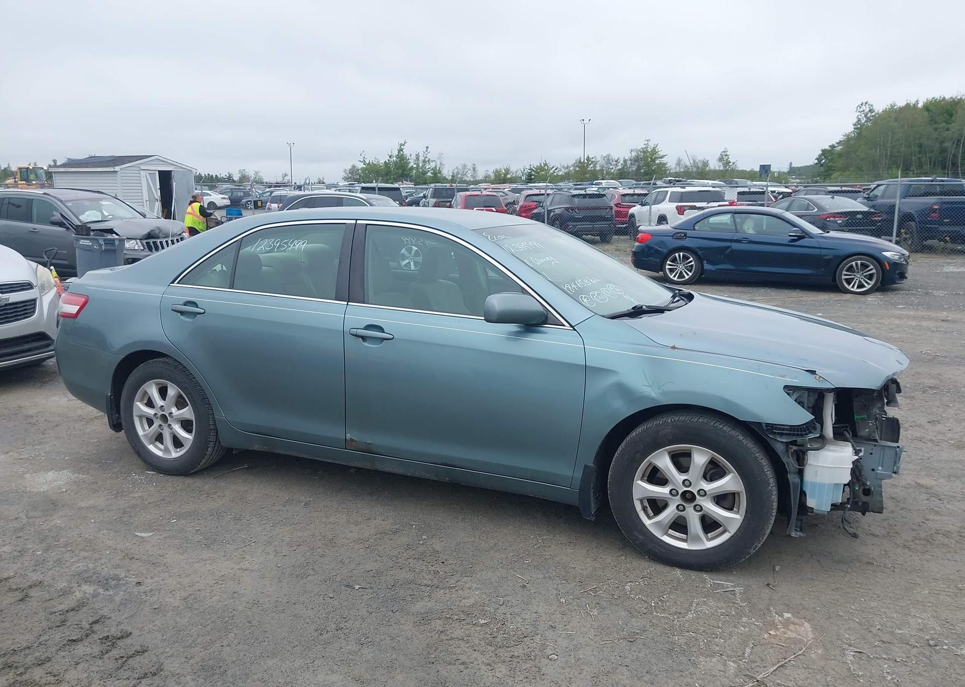 2011 TOYOTA CAMRY LE