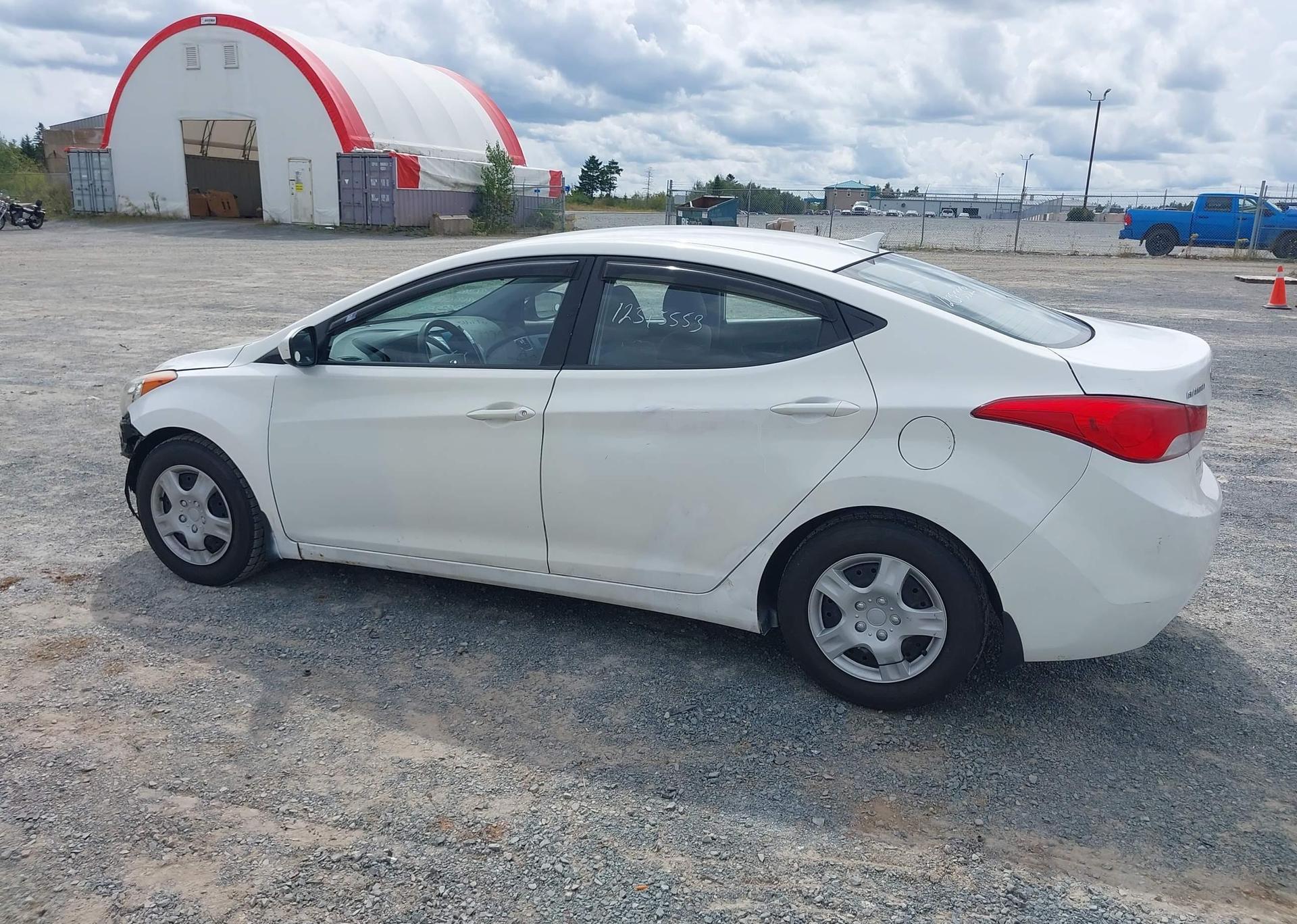 2013 HYUNDAI ELANTRA GL
