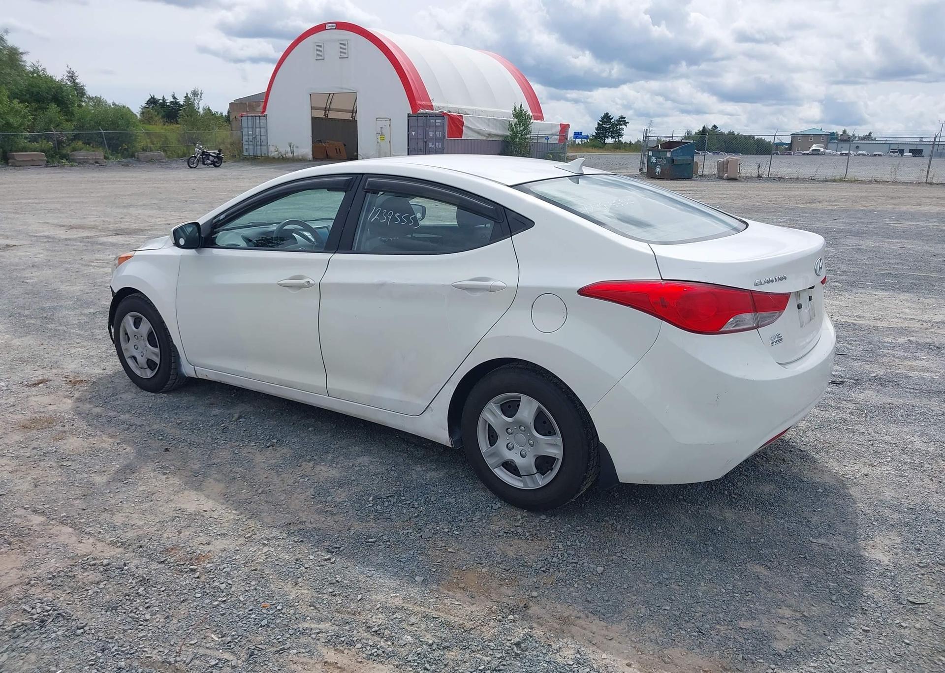 2013 HYUNDAI ELANTRA GL