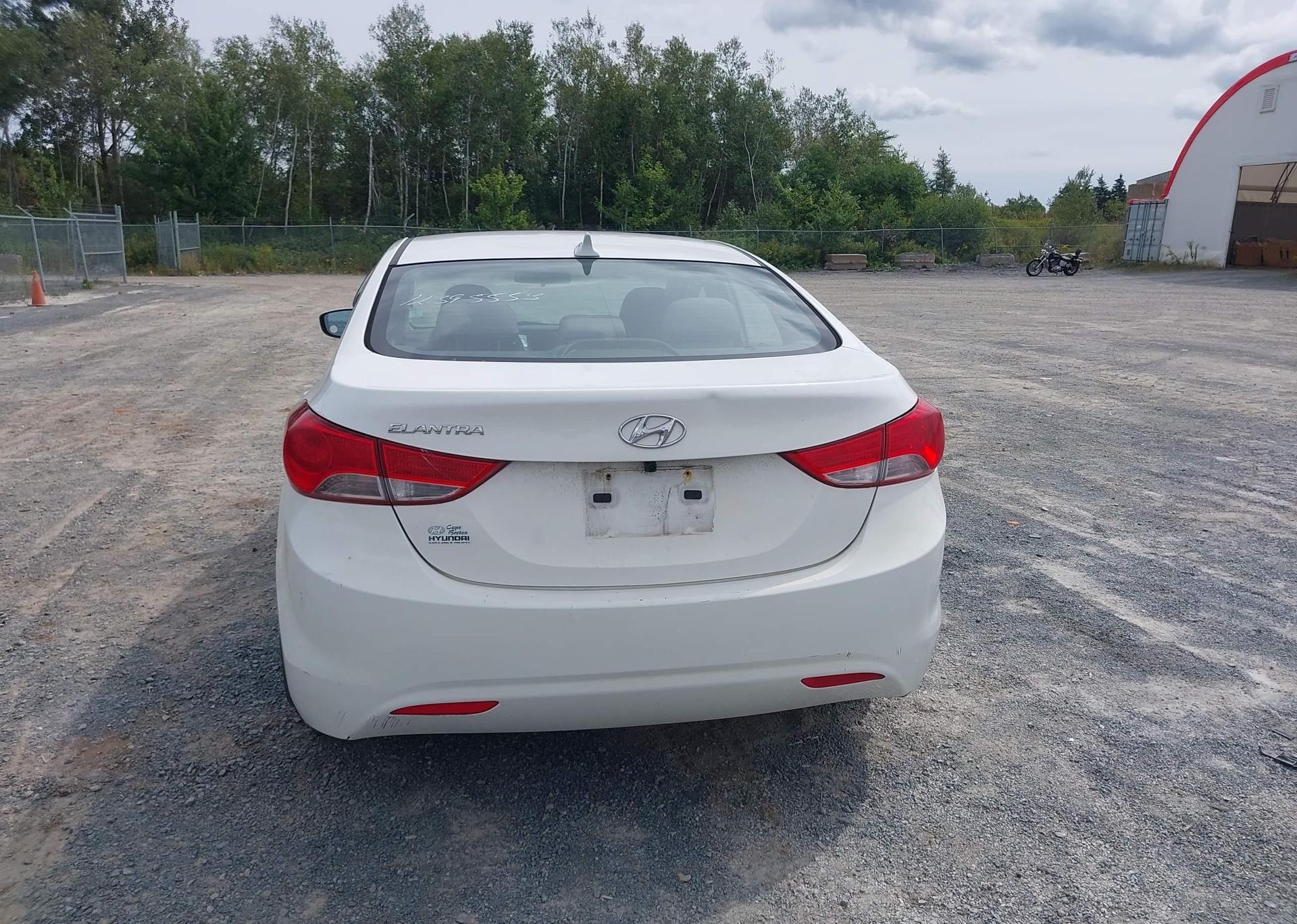 2013 HYUNDAI ELANTRA GL