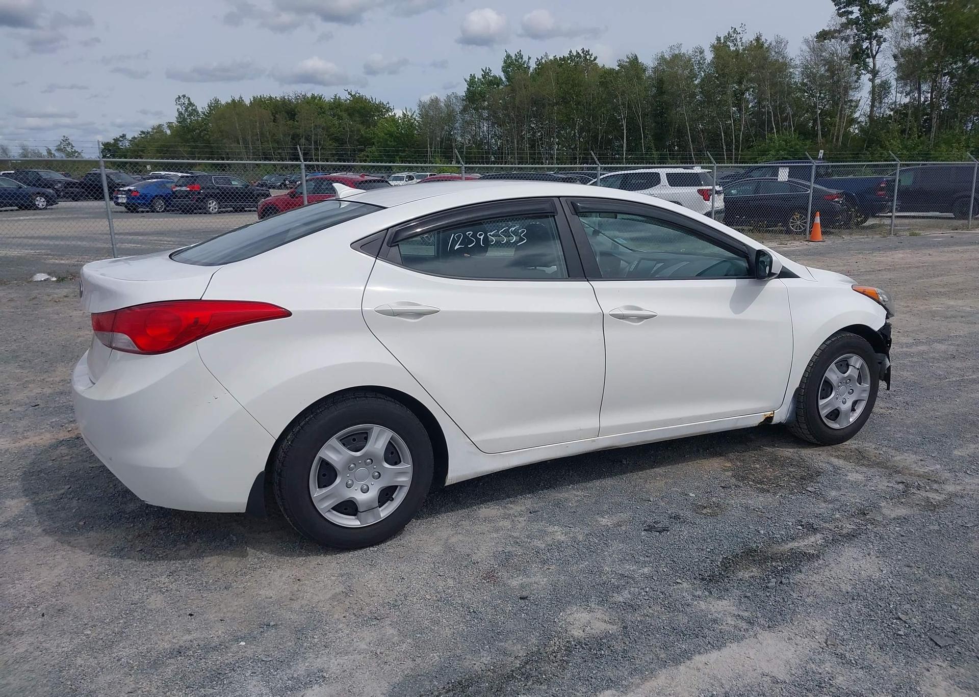 2013 HYUNDAI ELANTRA GL