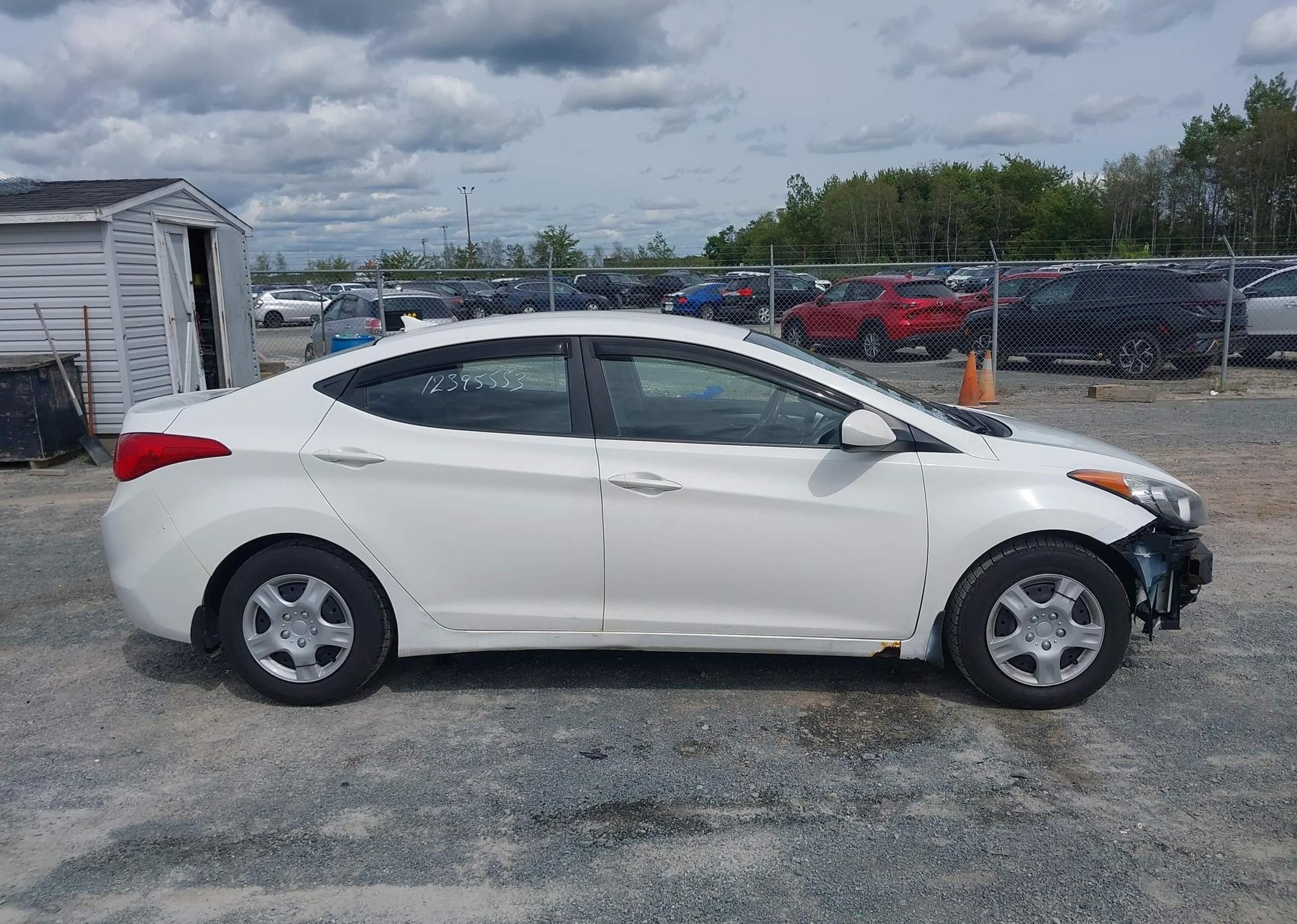 2013 HYUNDAI ELANTRA GL