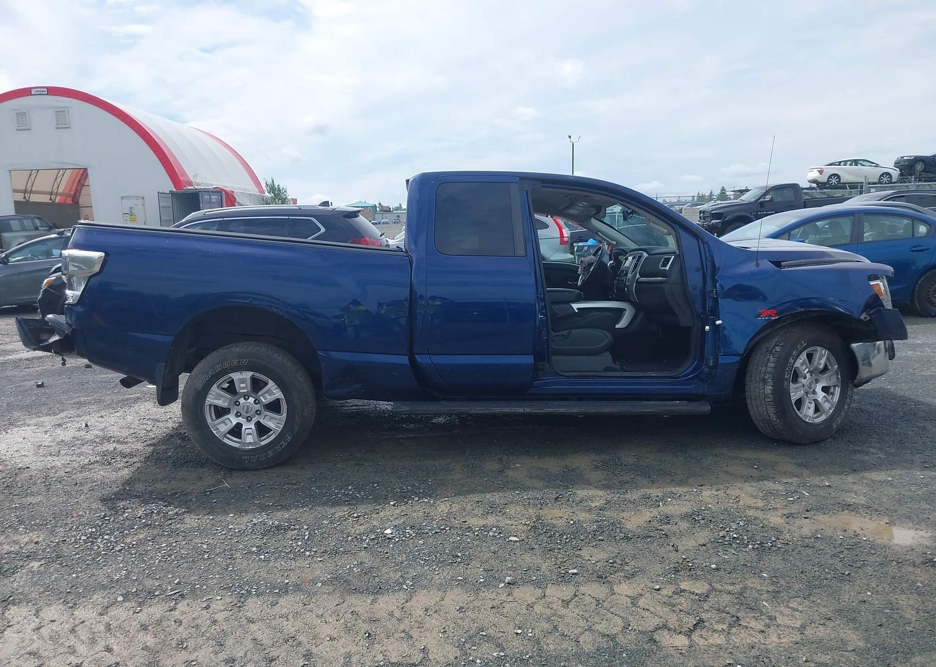 2018 NISSAN TITAN SV