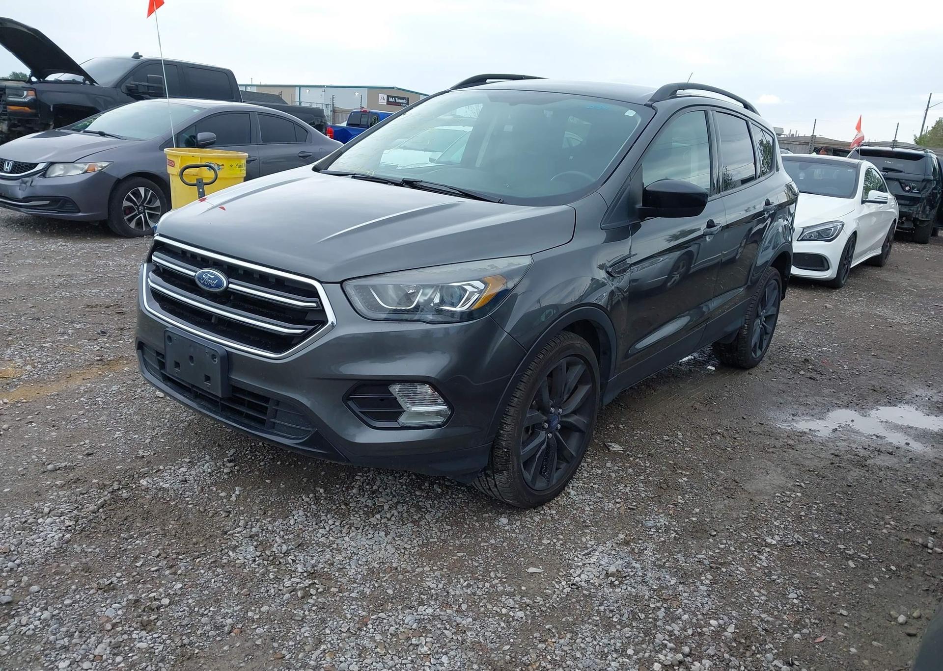 2017 FORD ESCAPE SE