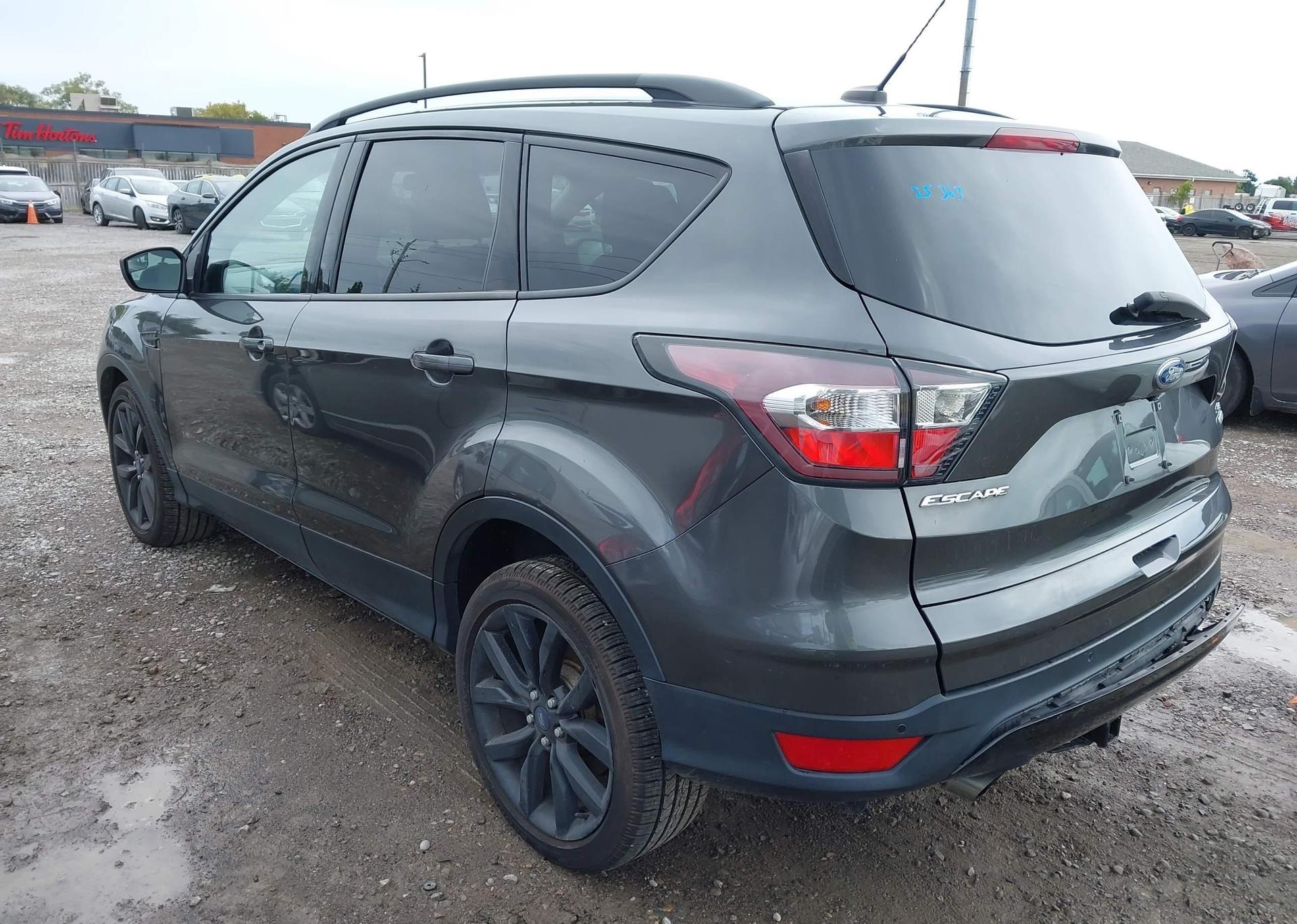 2017 FORD ESCAPE SE