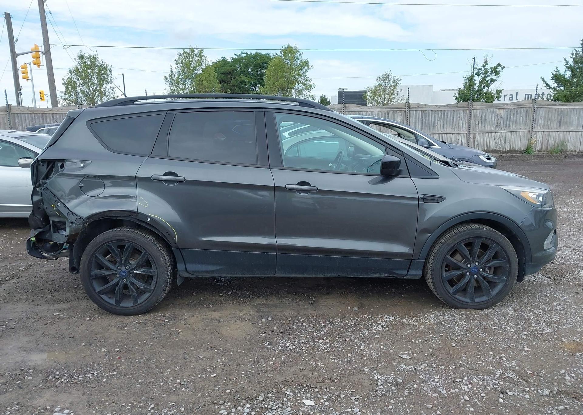 2017 FORD ESCAPE SE