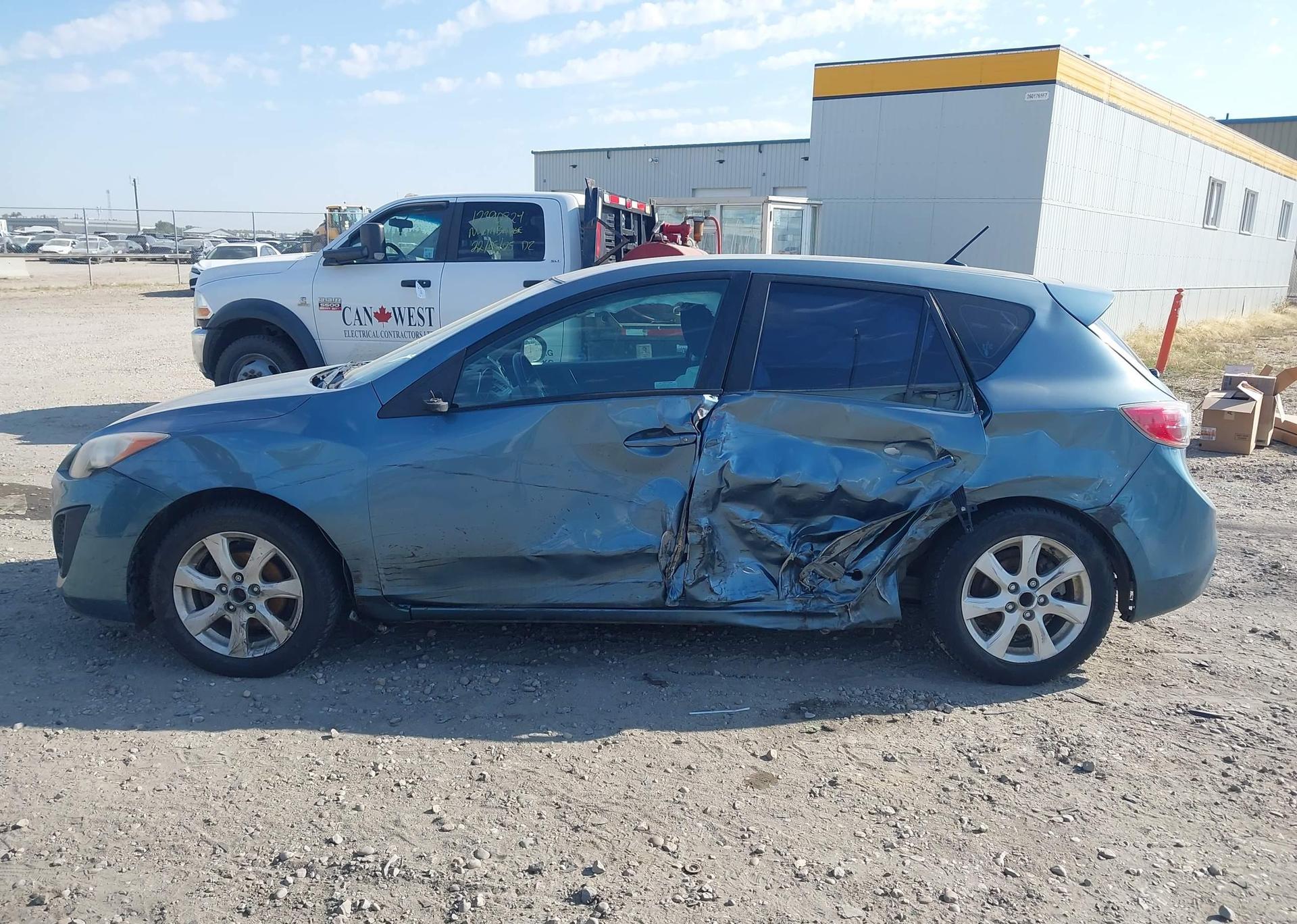 2011 MAZDA 3 I